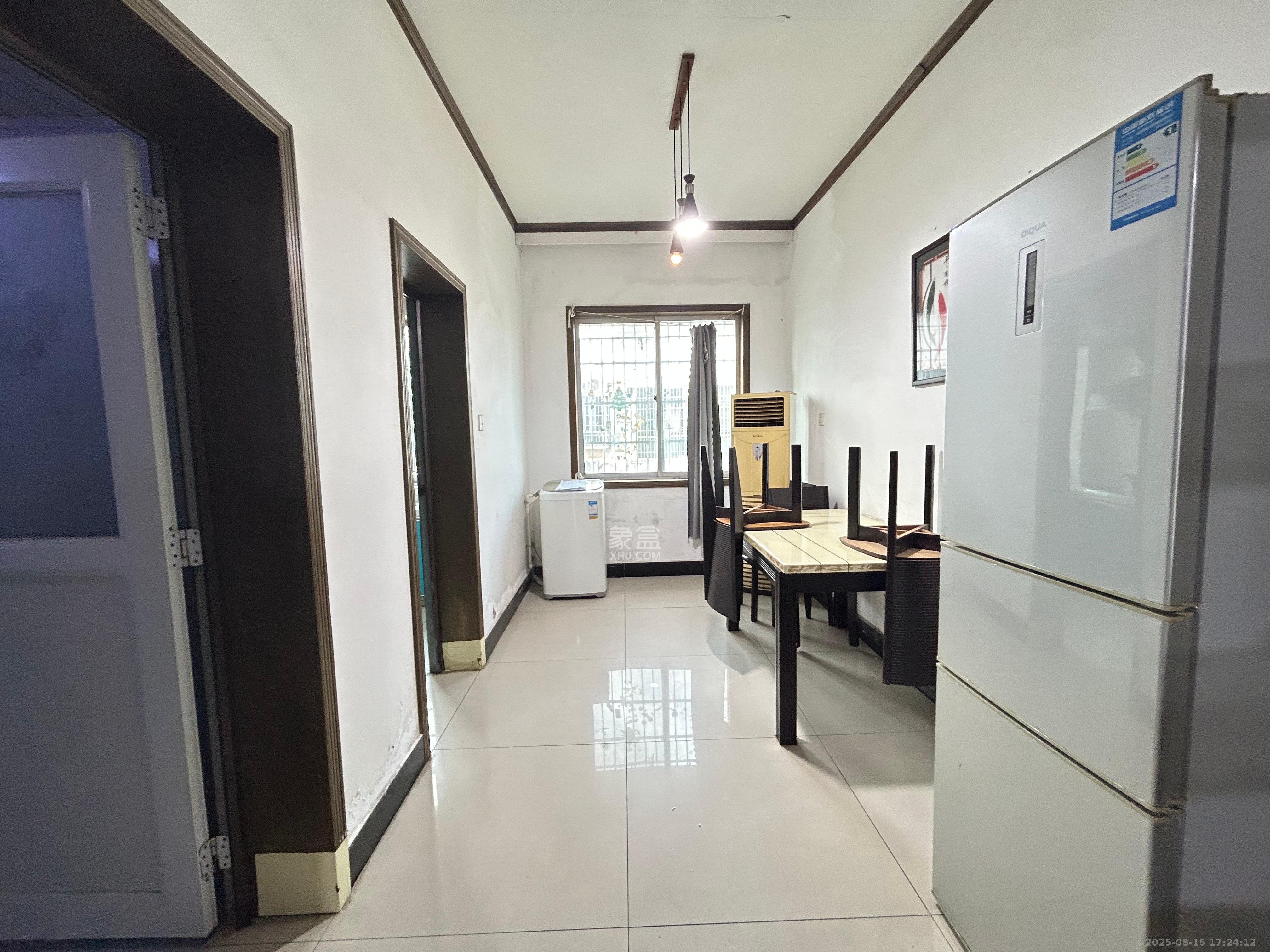 中南汽车世界 2室2厅1卫 1200.0元/月 中南汽车世界 2室2厅1卫 1200.0元/月室内图