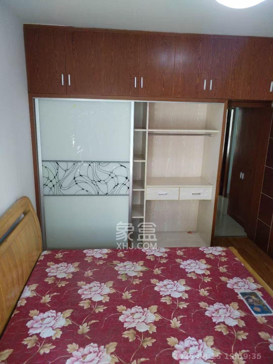 新城新世界一二三期  3室2厅1卫   2400.00元/月室内图