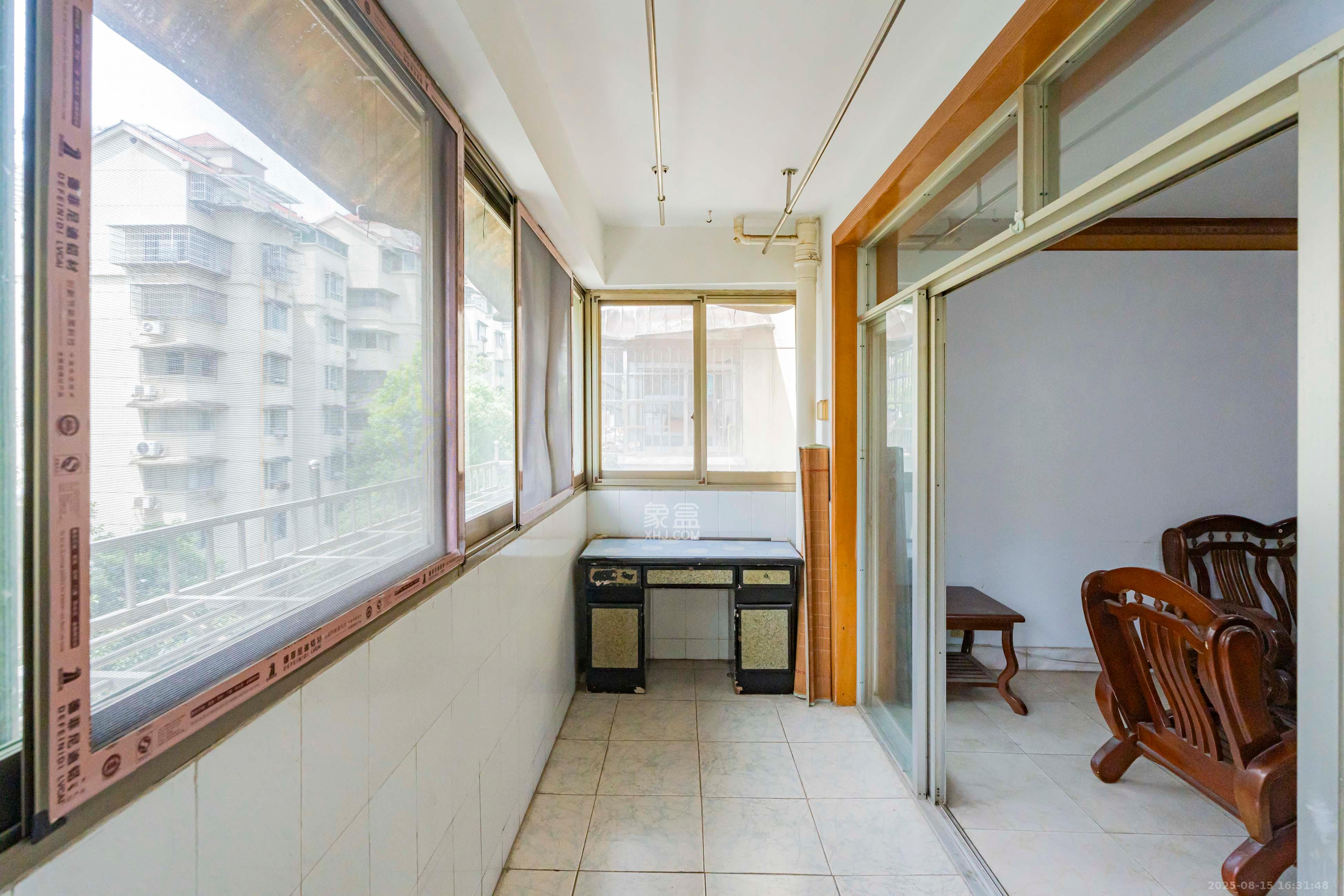 金帆小区  2室2厅1卫    45.5万 金帆小区  2室2厅1卫    45.5万阳台