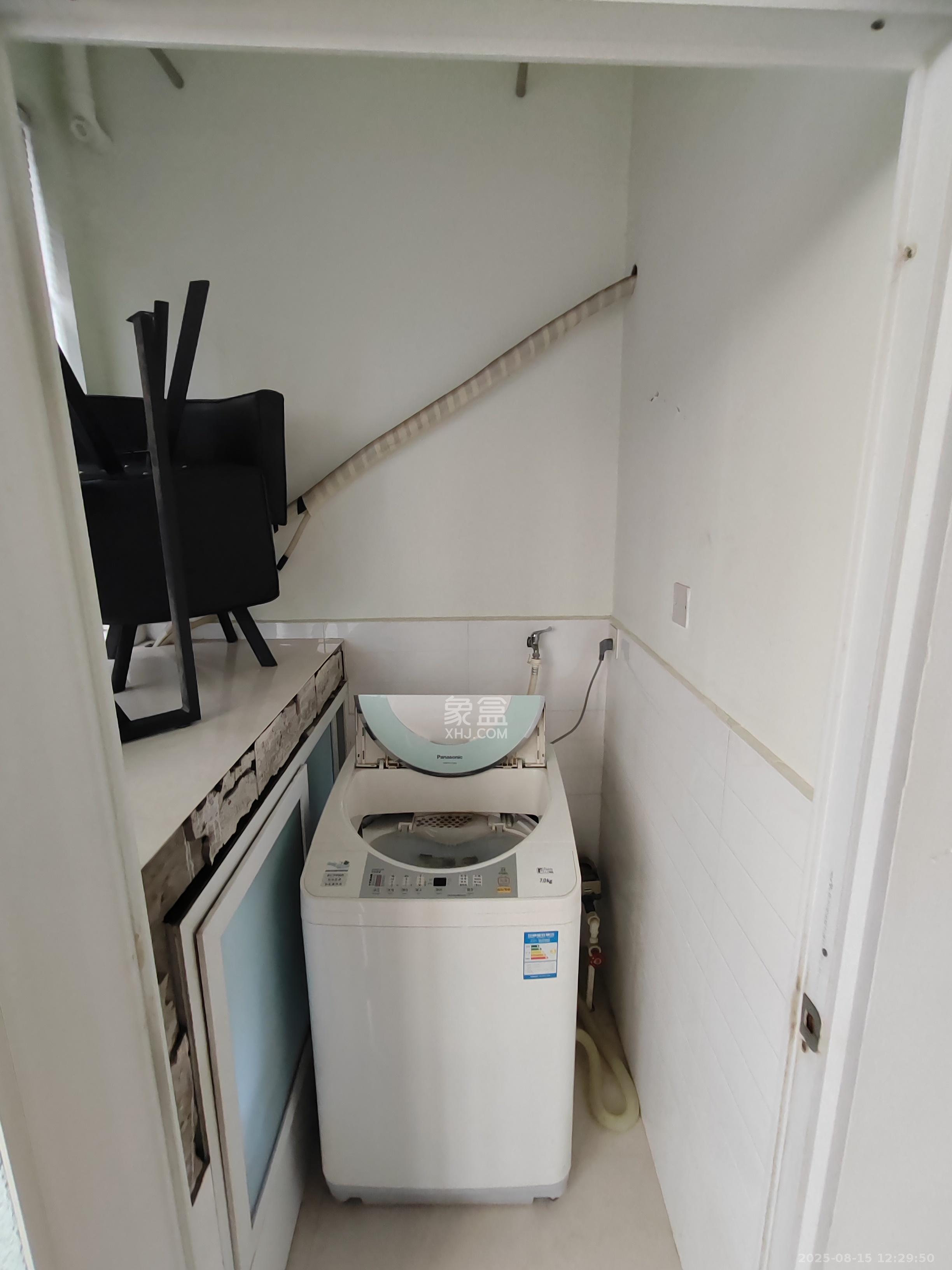 七彩丽都  1室1厅1卫    1800.0元/月 七彩丽都  1室1厅1卫    1800.0元/月室内图