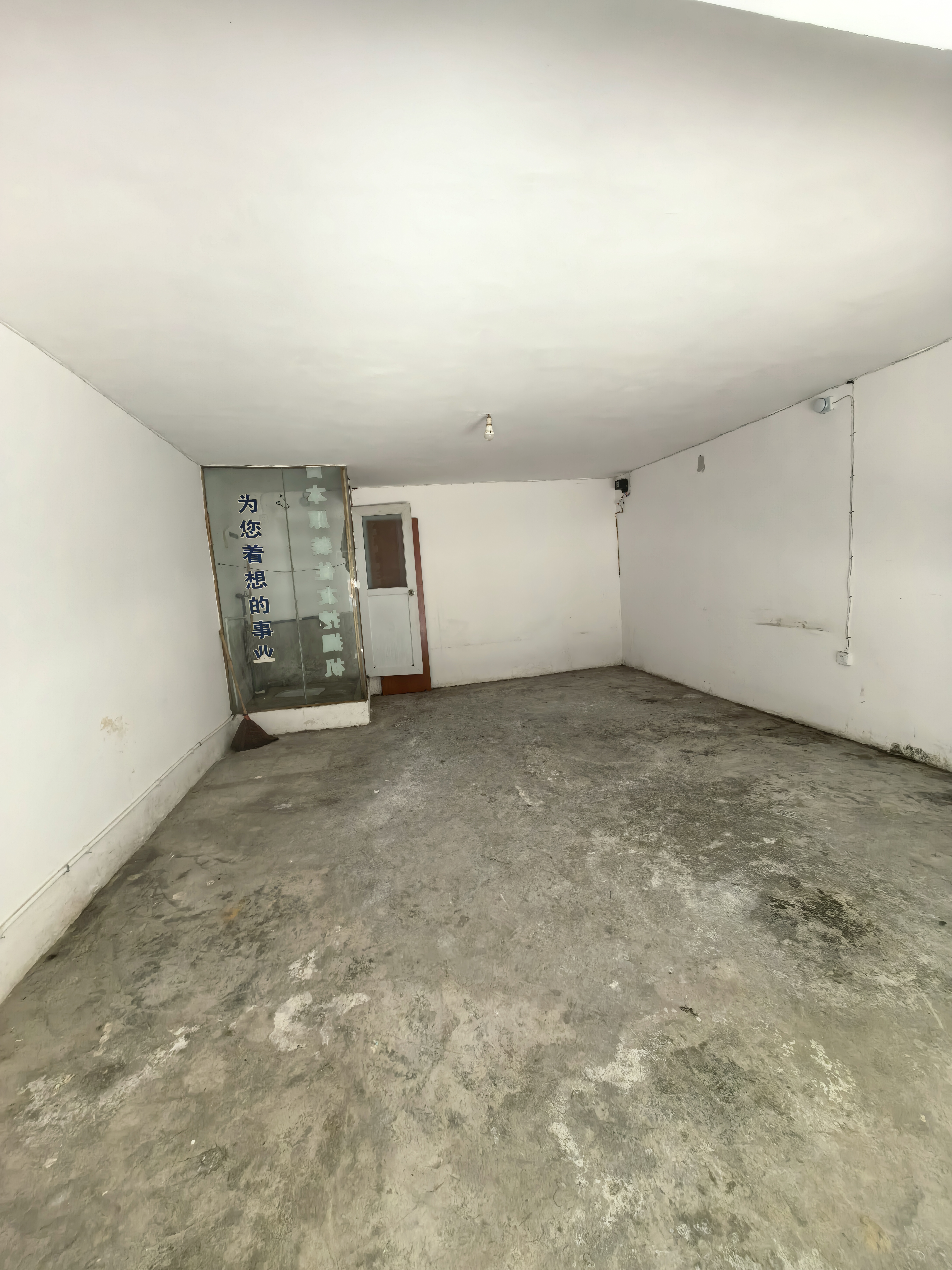 区教师新村 6室4厅4卫 70.0万 区教师新村 6室4厅4卫 70.0万客厅