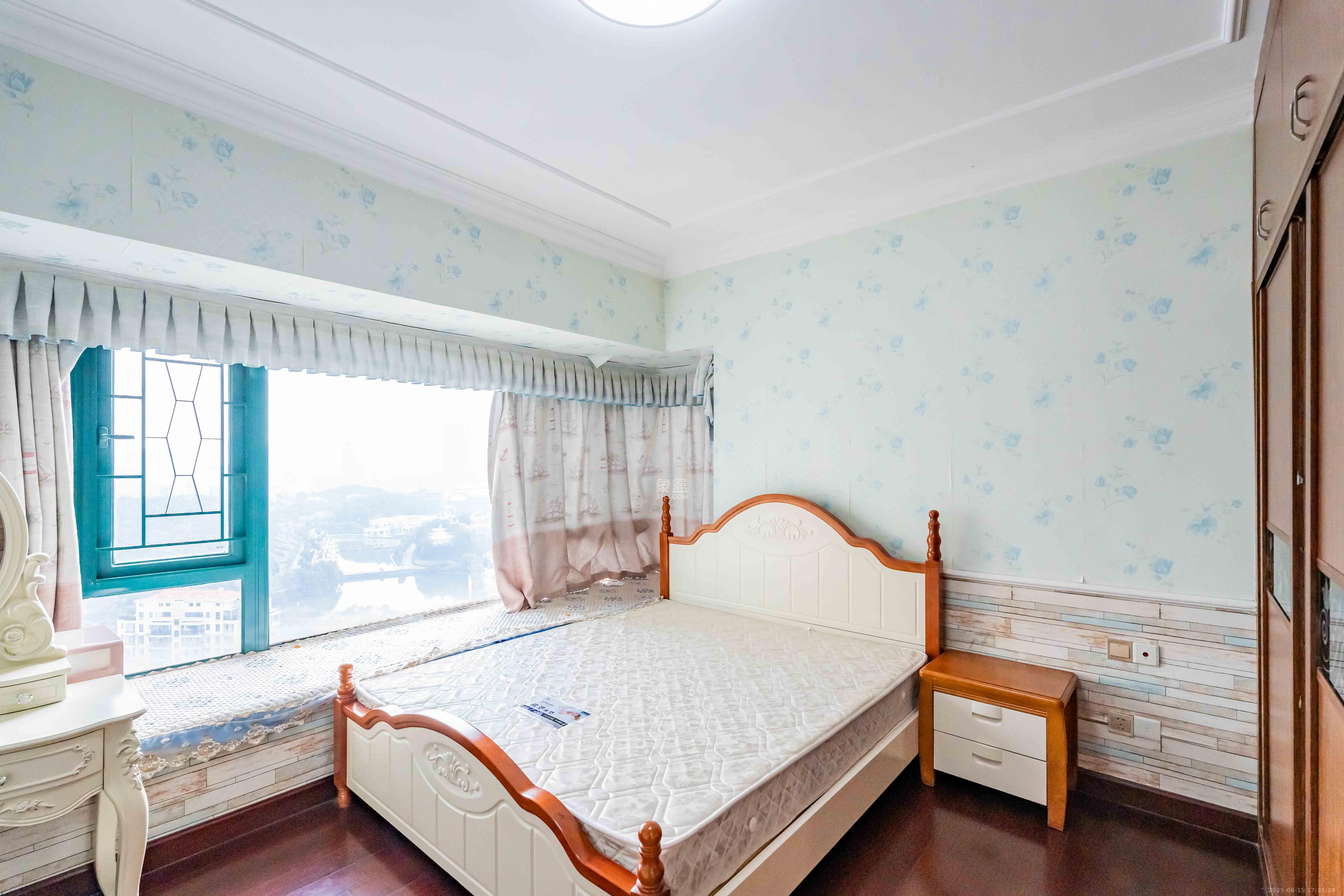 恒大雅苑 3室2厅1卫 2700.0元/月 恒大雅苑 3室2厅1卫 2700.0元/月室内图