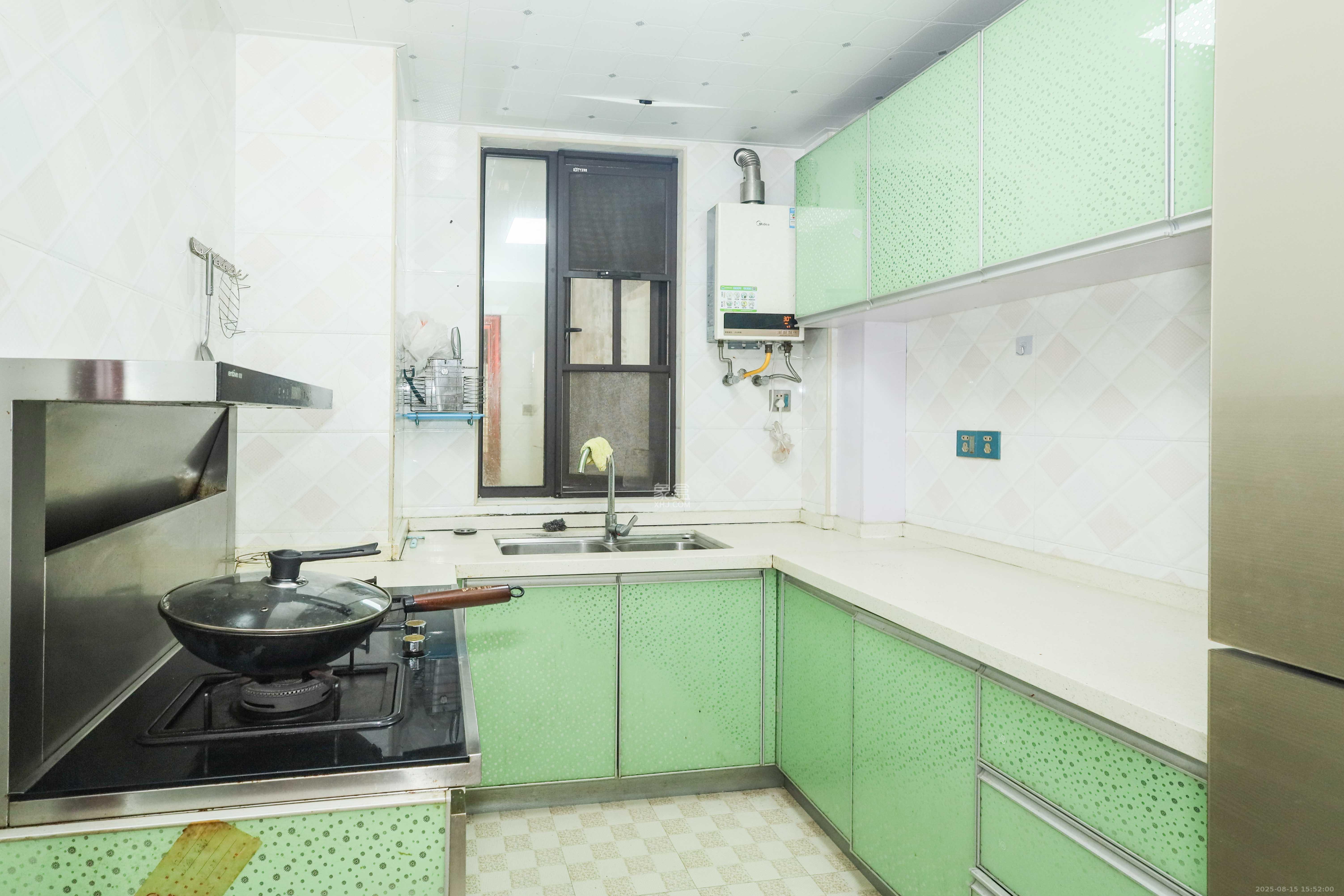 麓谷星辰  4室2厅2卫    120.0万 麓谷星辰  4室2厅2卫    120.0万厨房