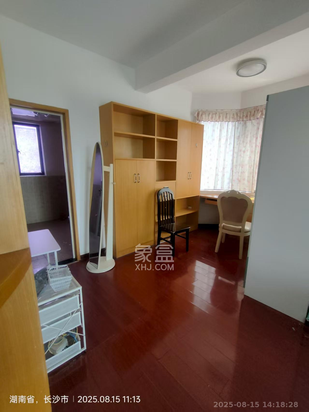 天城湖光山色 3室2厅2卫 2400.0元/月 天城湖光山色 3室2厅2卫 2400.0元/月室内图