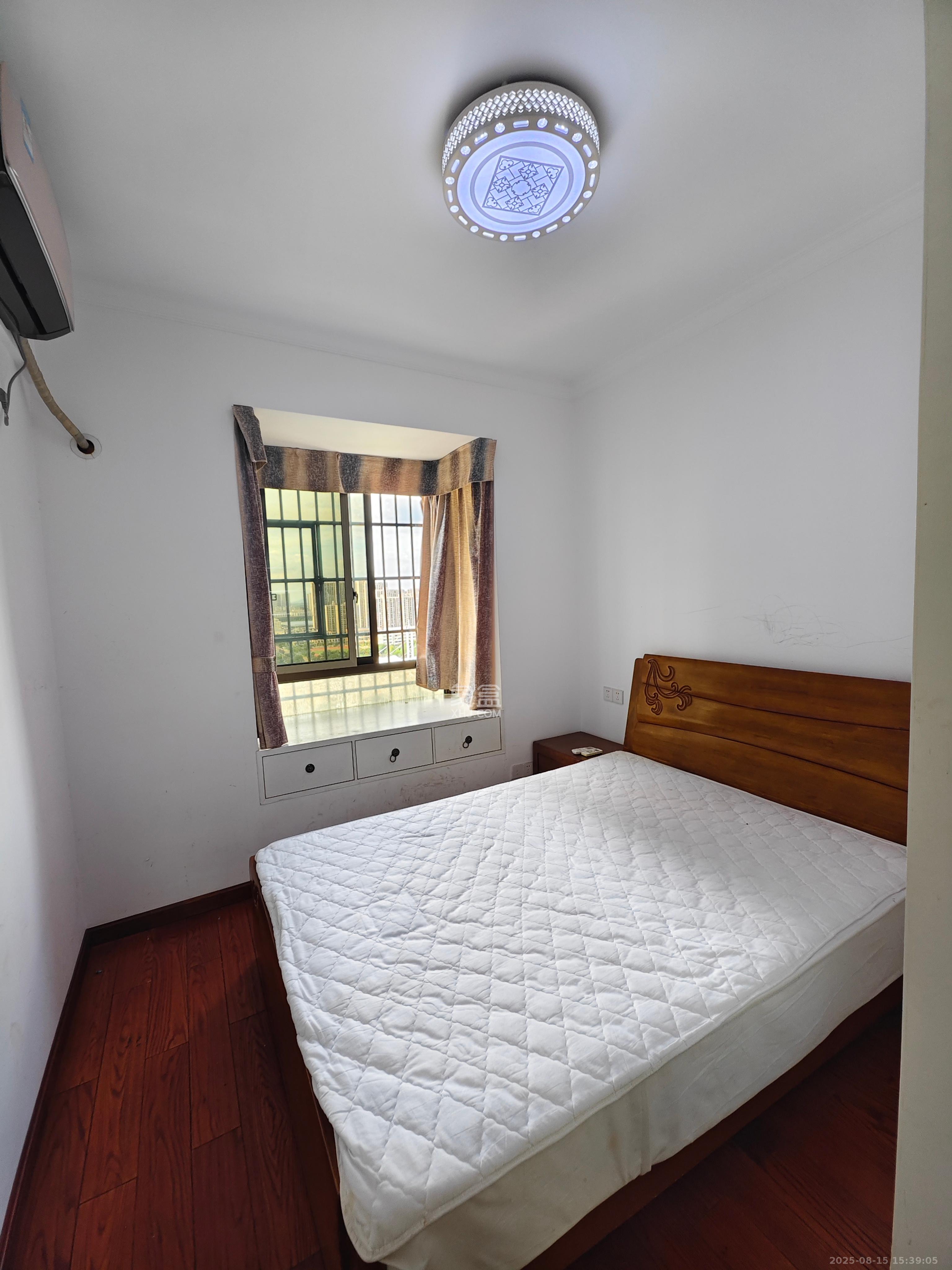 和泉嘉园  3室2厅2卫    2000.0元/月室内图