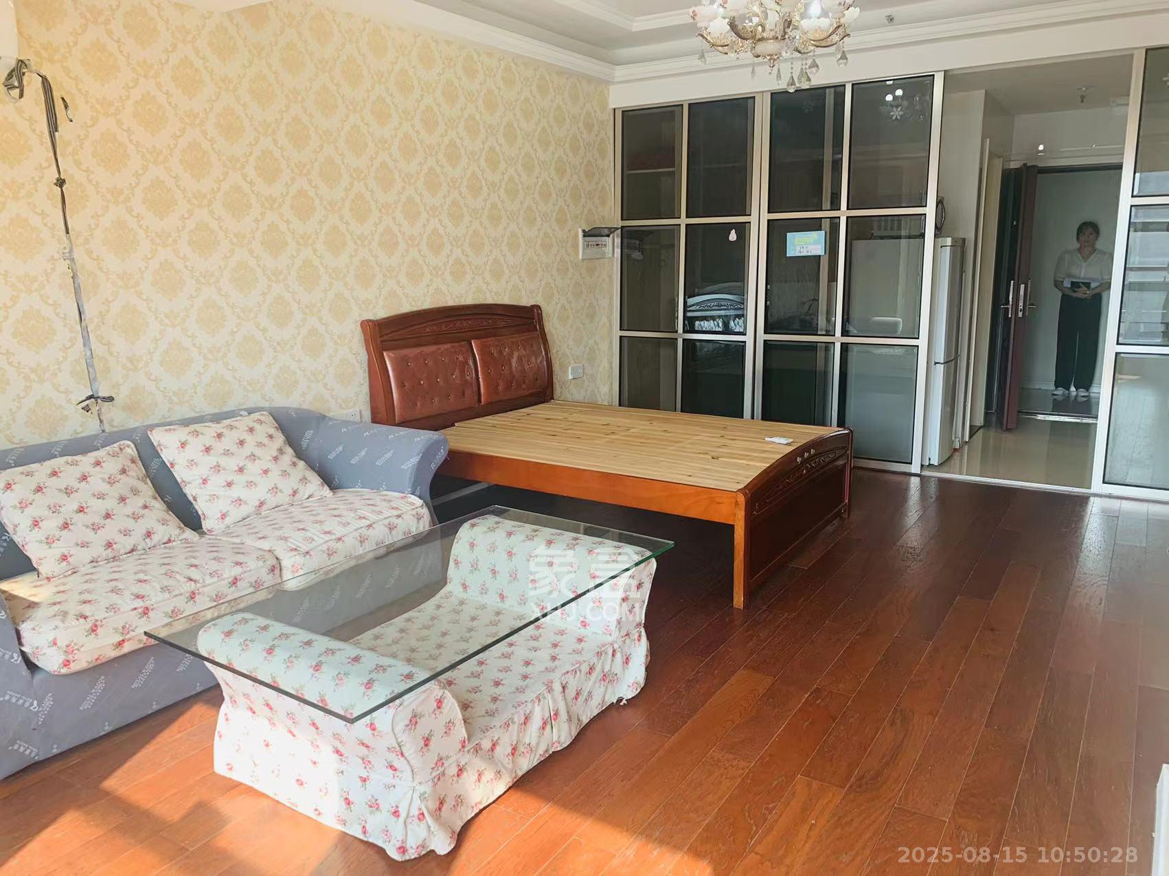 壹号公馆  1室1厅1卫    2500.0元/月 壹号公馆  1室1厅1卫    2500.0元/月室内图