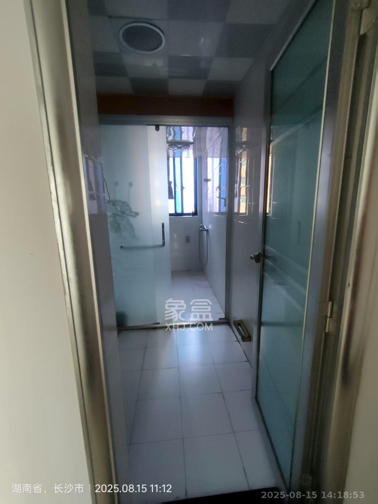 天城湖光山色 3室2厅2卫 2400.0元/月 天城湖光山色 3室2厅2卫 2400.0元/月室内图