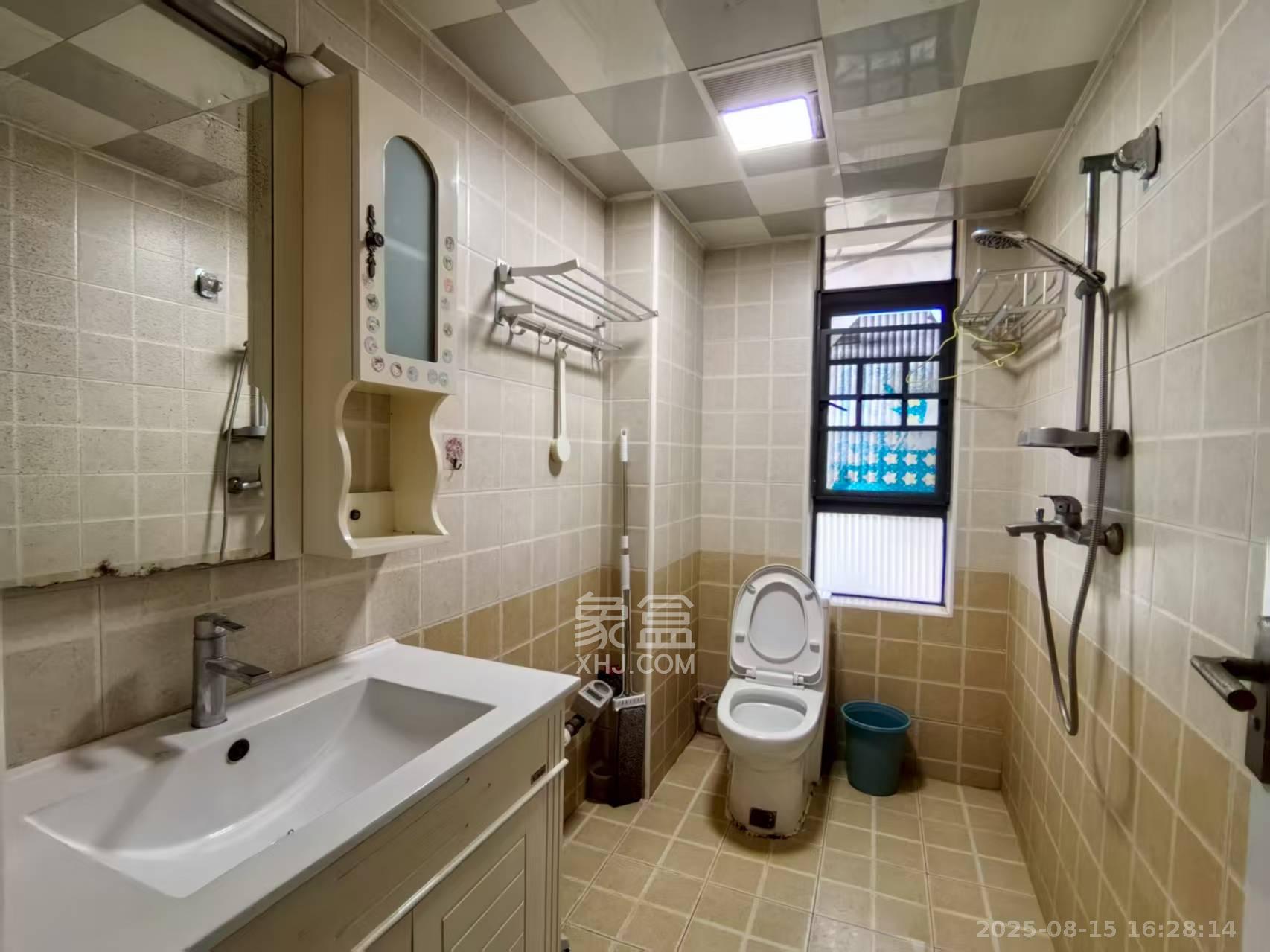 保利麓谷林语A区  3室2厅1卫    2400.0元/月 保利麓谷林语A区  3室2厅1卫    2400.0元/月室内图