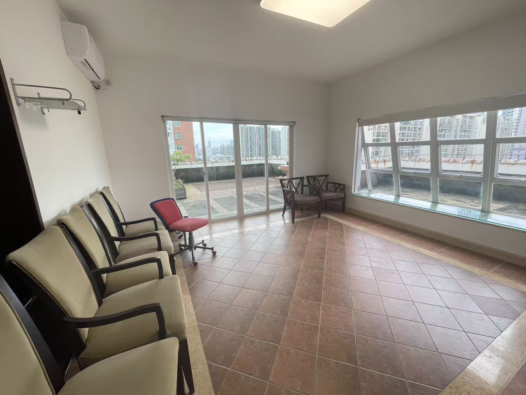 兆南绿岛家园 4室2厅3卫 7000.0元/月 兆南绿岛家园 4室2厅3卫 7000.0元/月室内图