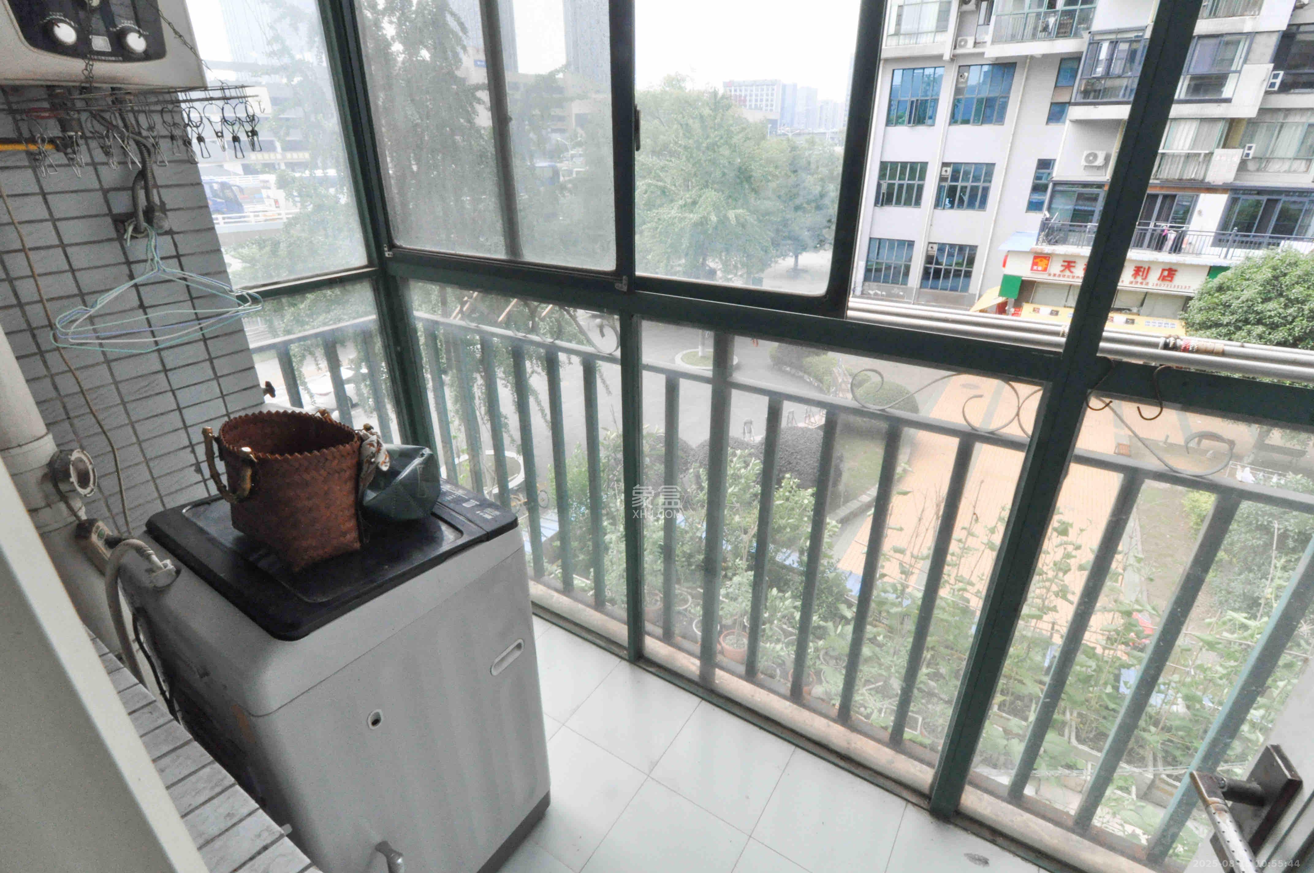 望兴景园一期 3室2厅2卫 2400.0元/月 望兴景园一期 3室2厅2卫 2400.0元/月室内图