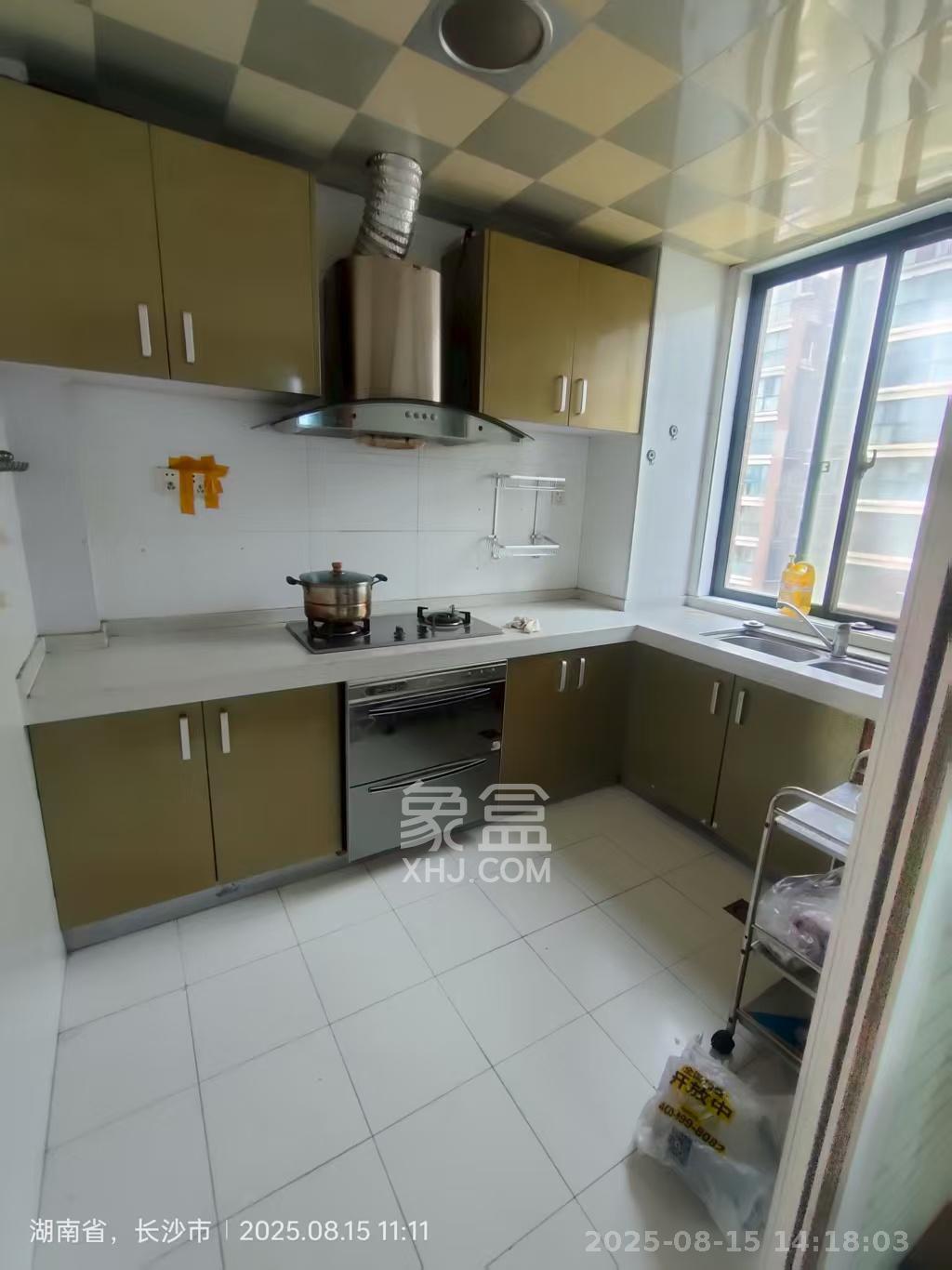 天城湖光山色 3室2厅2卫 2400.0元/月 天城湖光山色 3室2厅2卫 2400.0元/月室内图