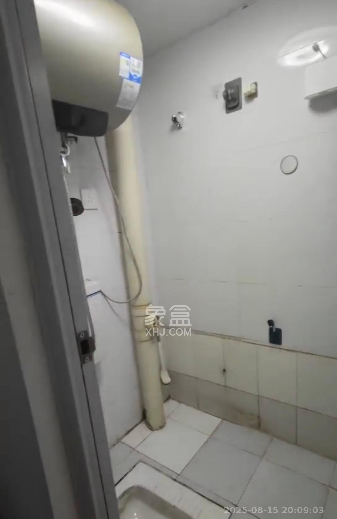 新世纪家园 1室1厅1卫 1600.0元/月 新世纪家园 1室1厅1卫 1600.0元/月室内图