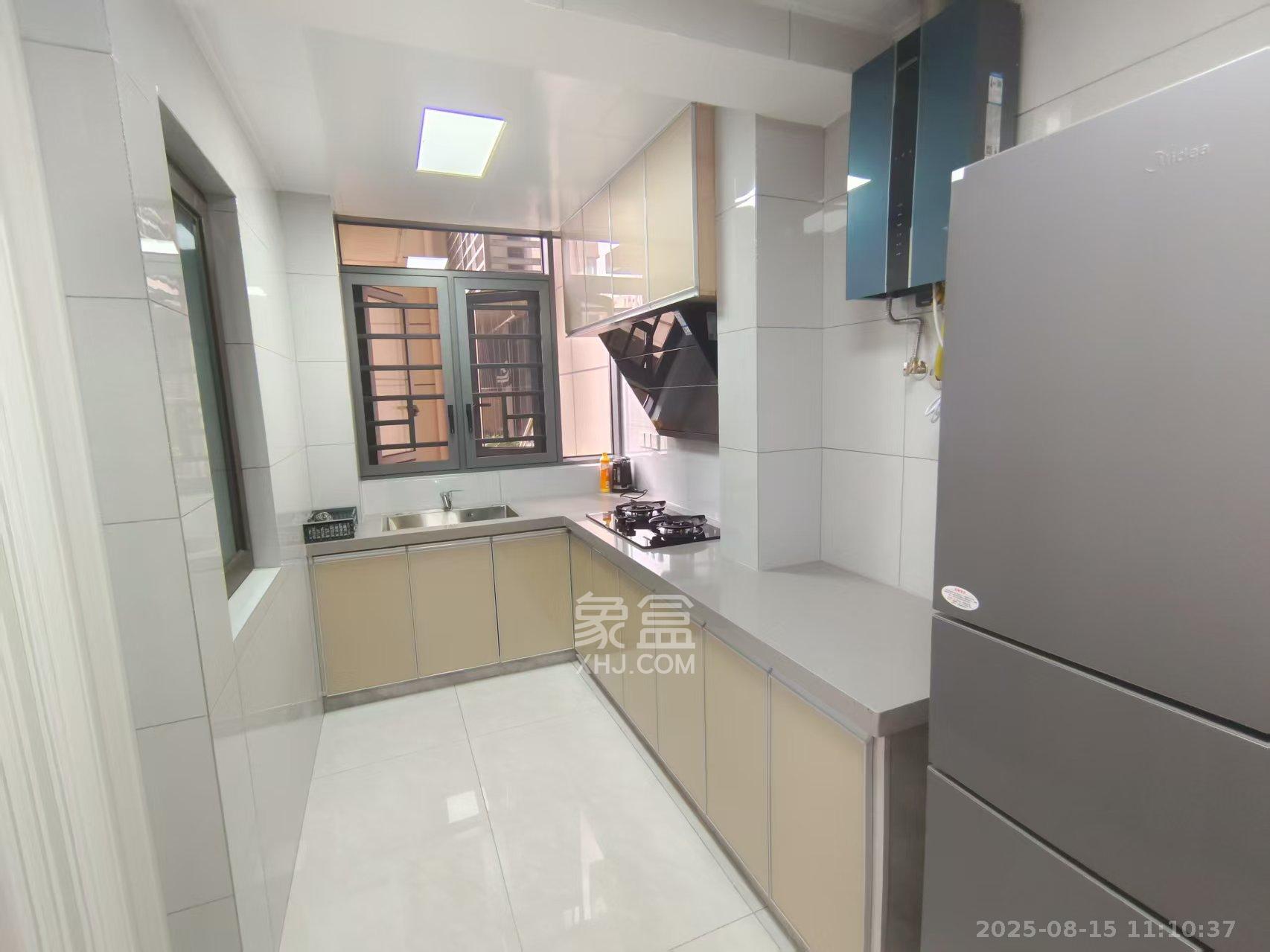 国欣向荣府  4室2厅2卫    3100.0元/月 国欣向荣府  4室2厅2卫    3100.0元/月室内图