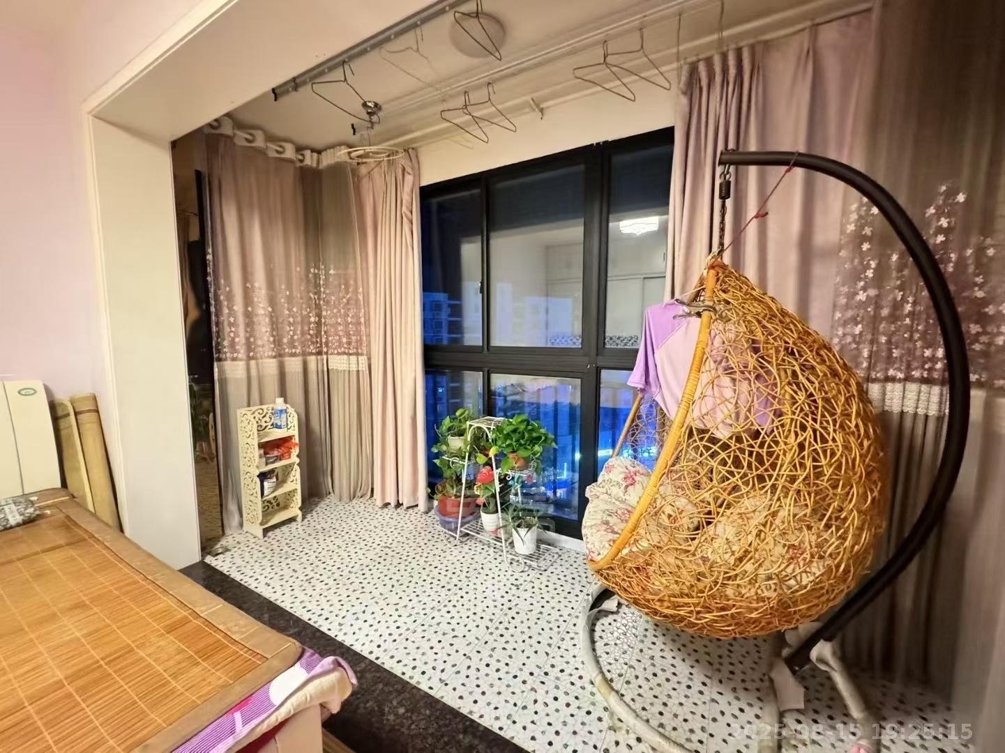 庐山一号  3室2厅1卫    2200.0元/月