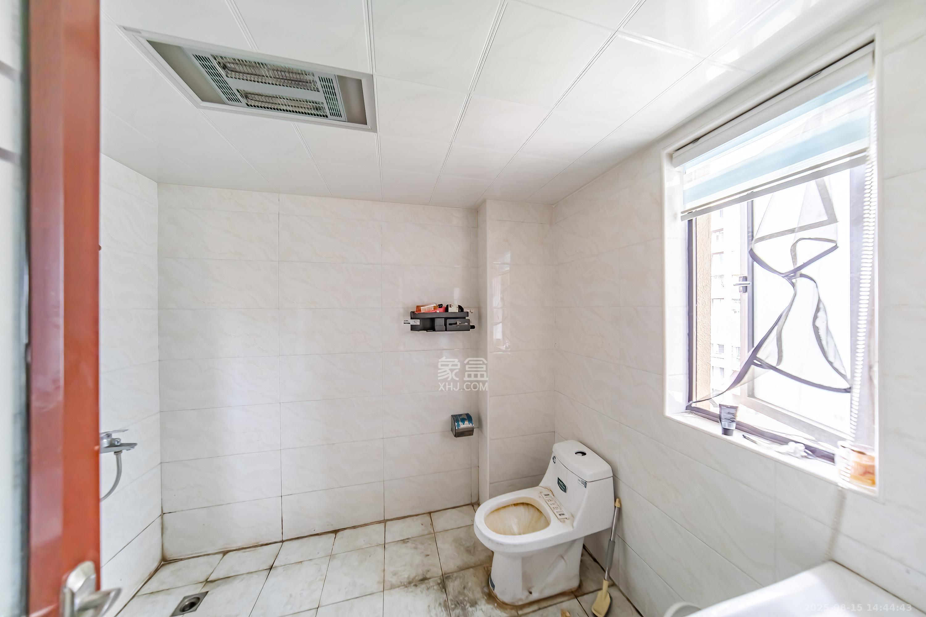 奥克斯滨仕花园(奥克斯洋湖广场/奥克斯中心)  3室2厅2卫    123.0万 奥克斯滨仕花园(奥克斯洋湖广场/奥克斯中心)  3室2厅2卫    123.0万卫生间