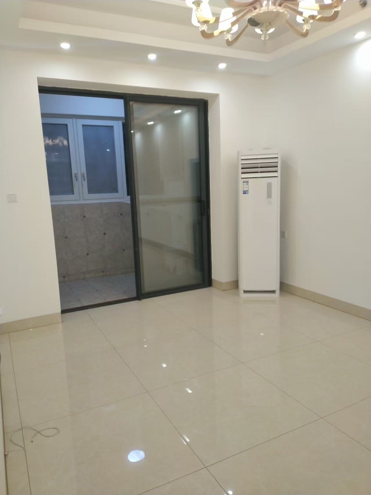 远大购物广场 3室2厅1卫 3000.0元/月 远大购物广场 3室2厅1卫 3000.0元/月室内图