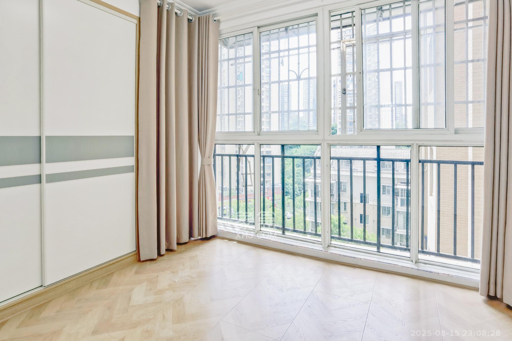 新诚小区 3室2厅1卫 59.8万 新诚小区 3室2厅1卫 59.8万卧室