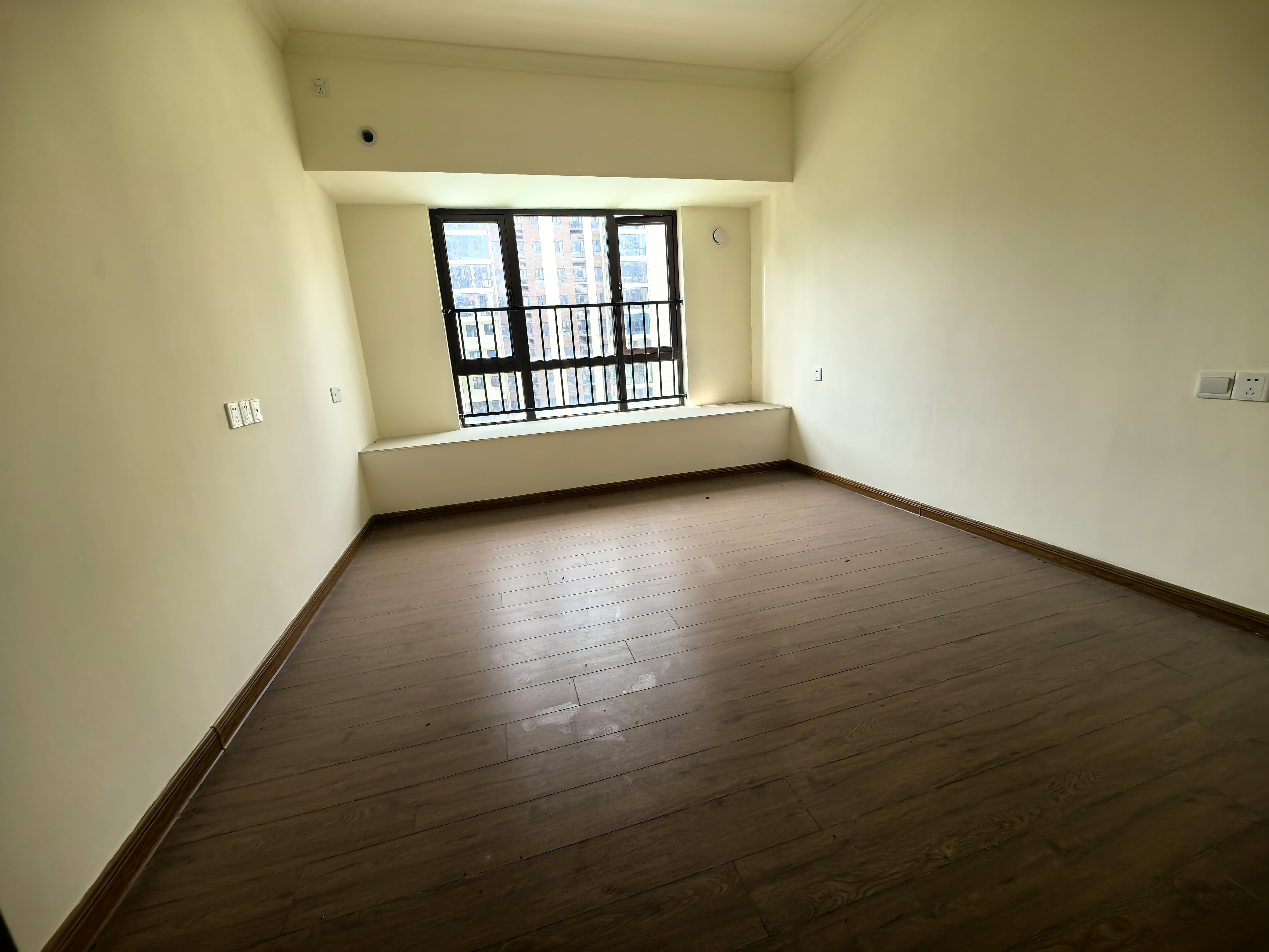 碧桂园豪园-二期 1室0厅0卫 78.8万 碧桂园豪园-二期 1室0厅0卫 78.8万客厅