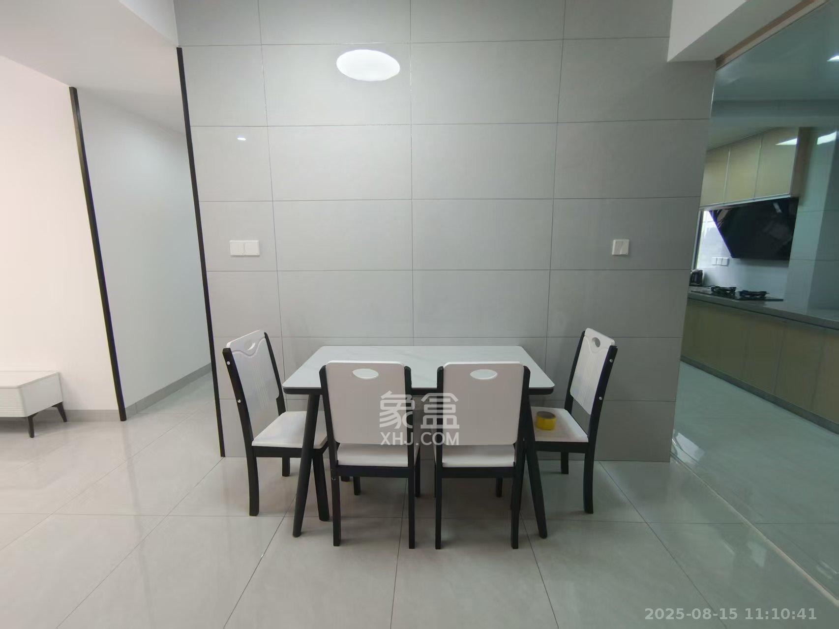 国欣向荣府  4室2厅2卫    3100.0元/月 国欣向荣府  4室2厅2卫    3100.0元/月室内图