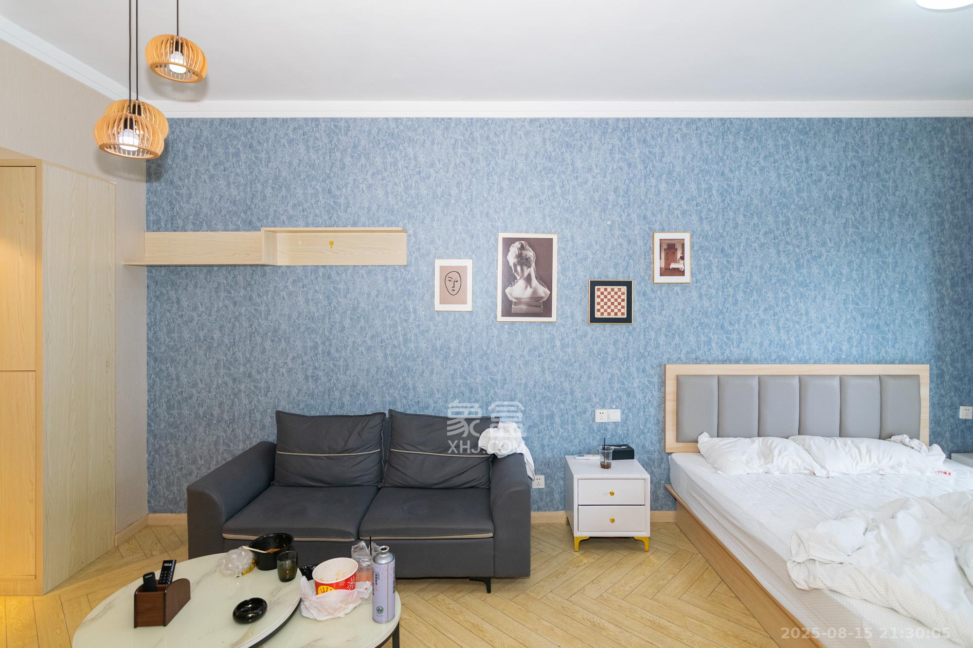 城市时光  1室1厅1卫    16.8万客厅