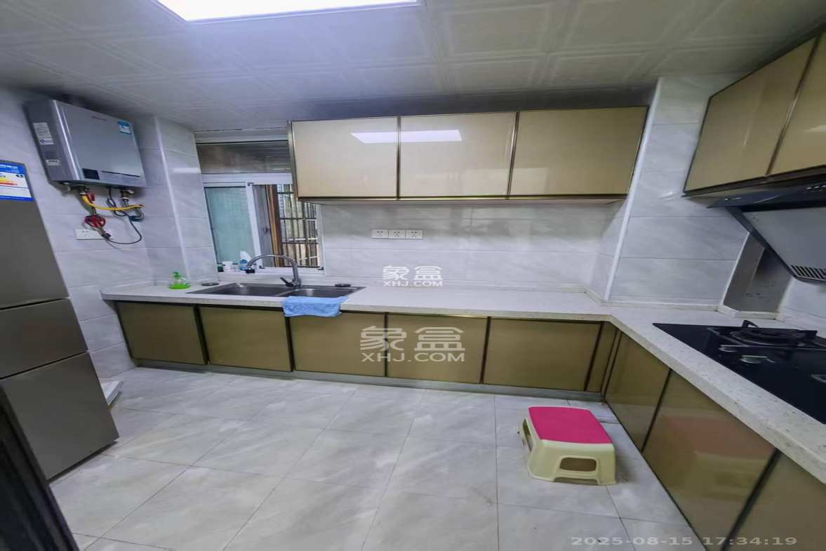 凯富南方鑫城  3室2厅1卫    2500.0元/月 凯富南方鑫城  3室2厅1卫    2500.0元/月室内图