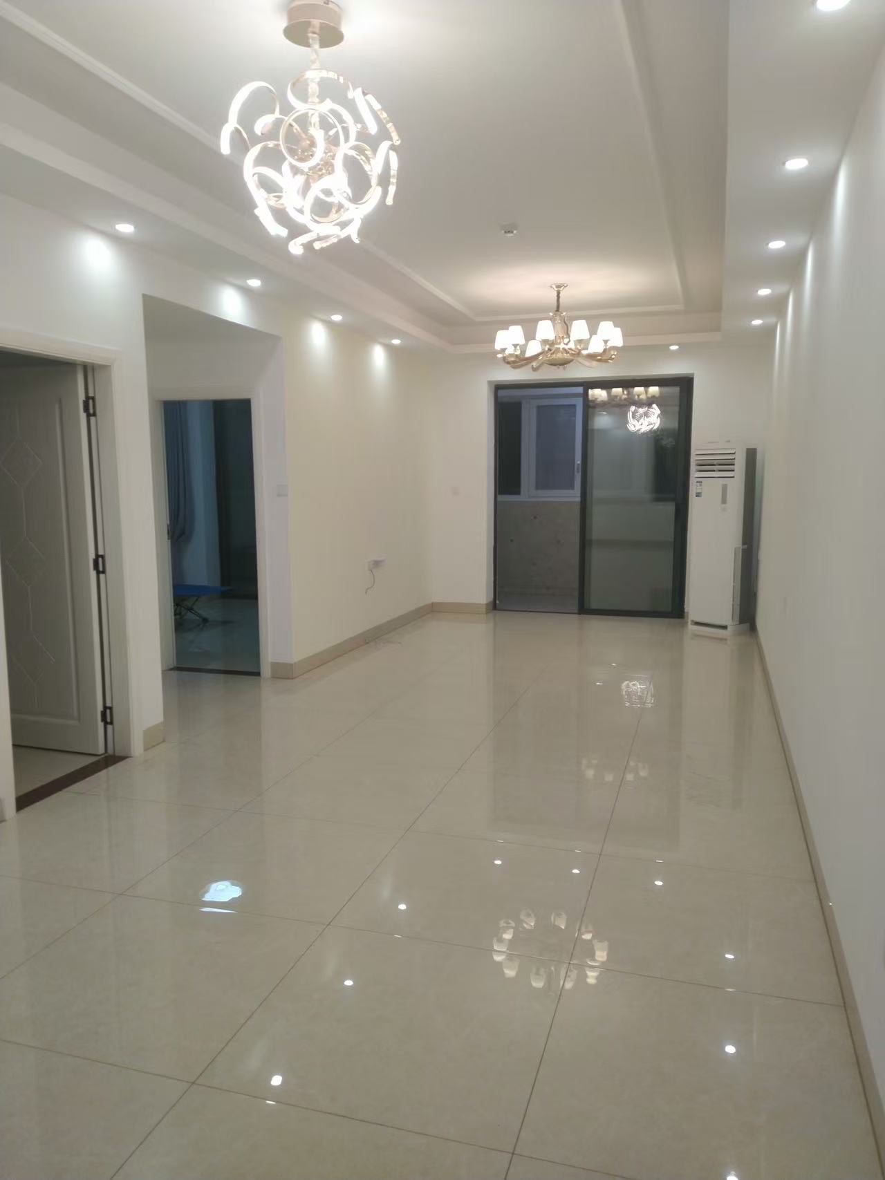 远大购物广场 3室2厅1卫 3000.0元/月 远大购物广场 3室2厅1卫 3000.0元/月室内图