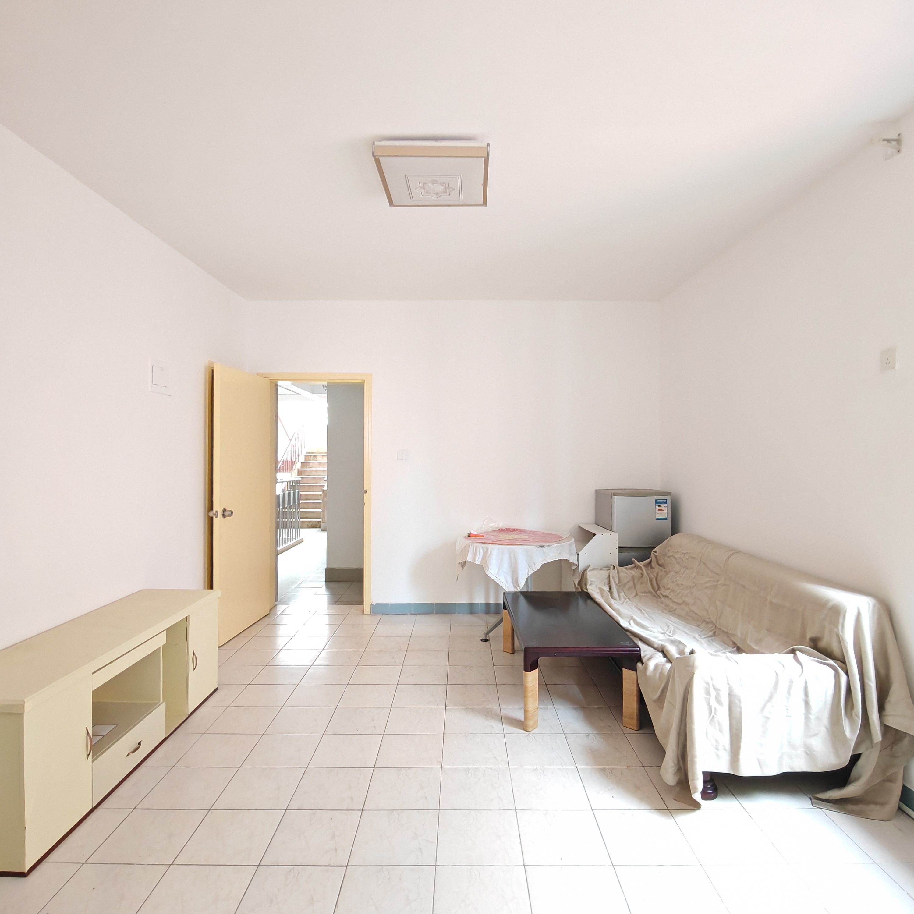 侨诚花园 2室1厅1卫 2200.0元/月 侨诚花园 2室1厅1卫 2200.0元/月室内图