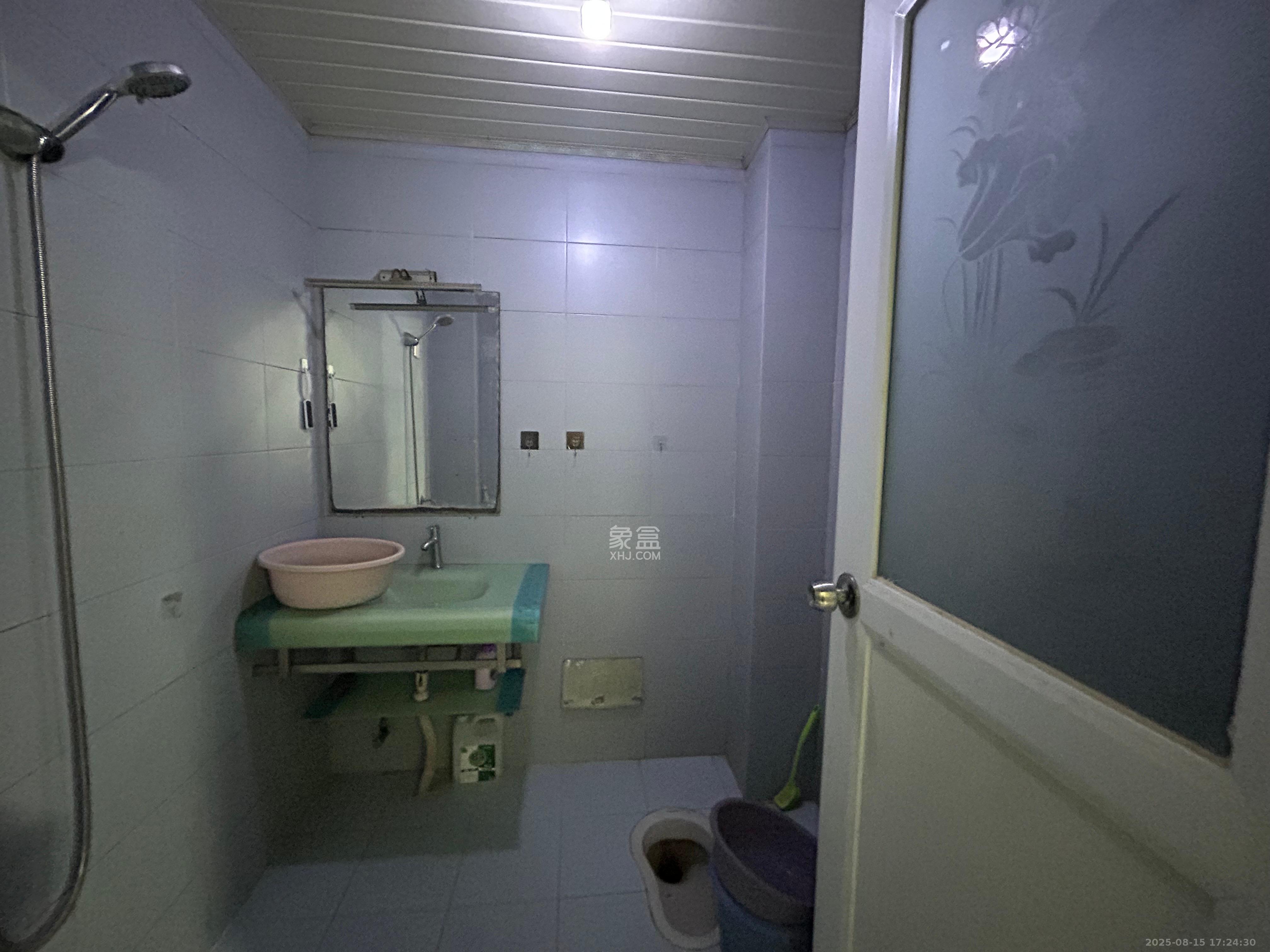 中南汽车世界 2室2厅1卫 1200.0元/月 中南汽车世界 2室2厅1卫 1200.0元/月室内图