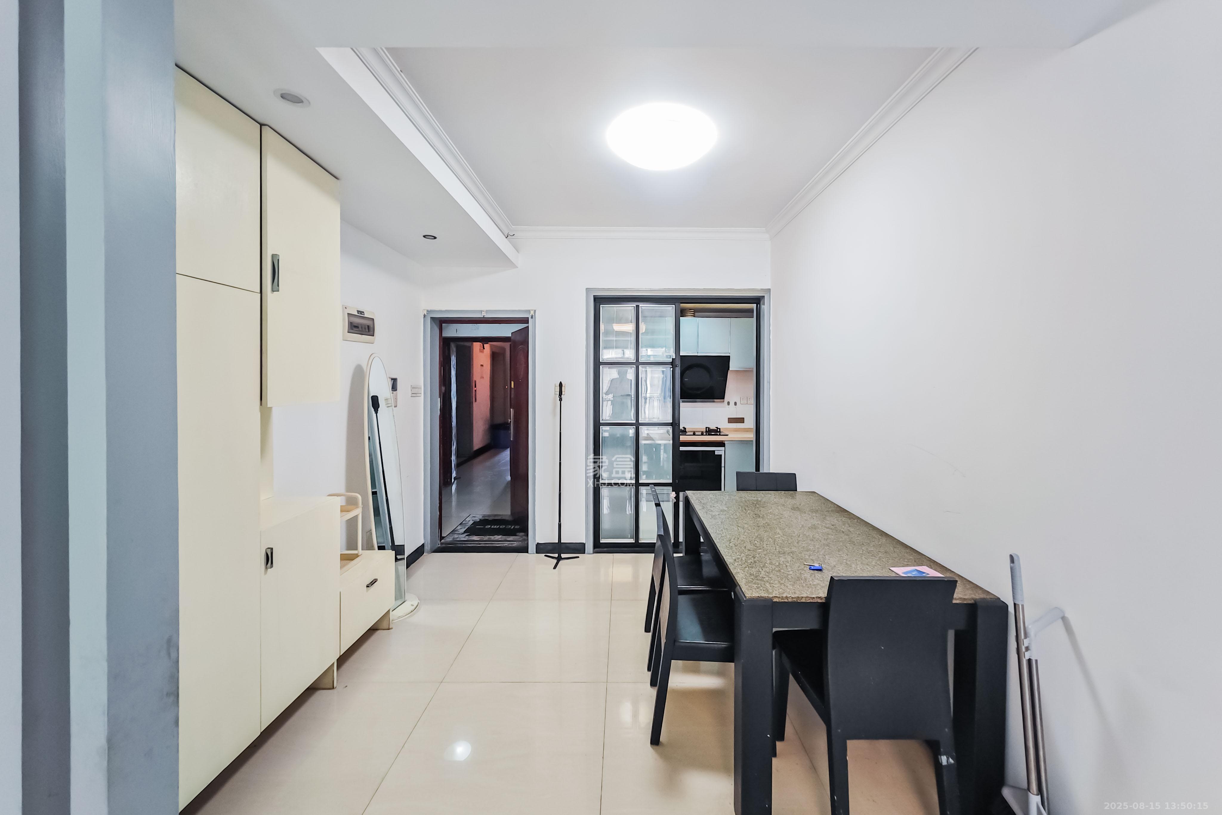 海拔东方 3室2厅1卫 71.0万 海拔东方 3室2厅1卫 71.0万客厅