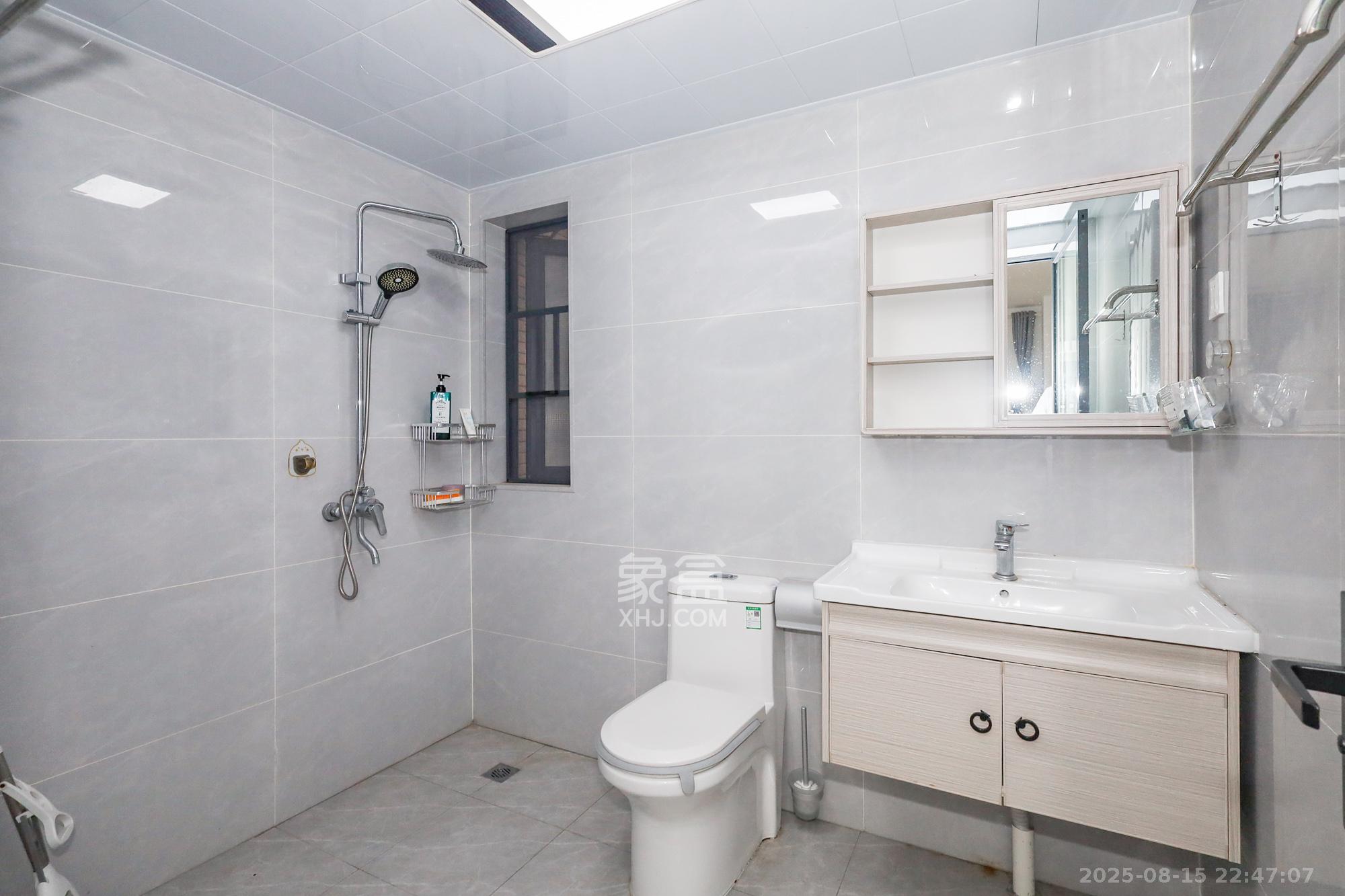 八方小区C区  4室2厅2卫    498.0万 八方小区C区  4室2厅2卫    498.0万卫生间