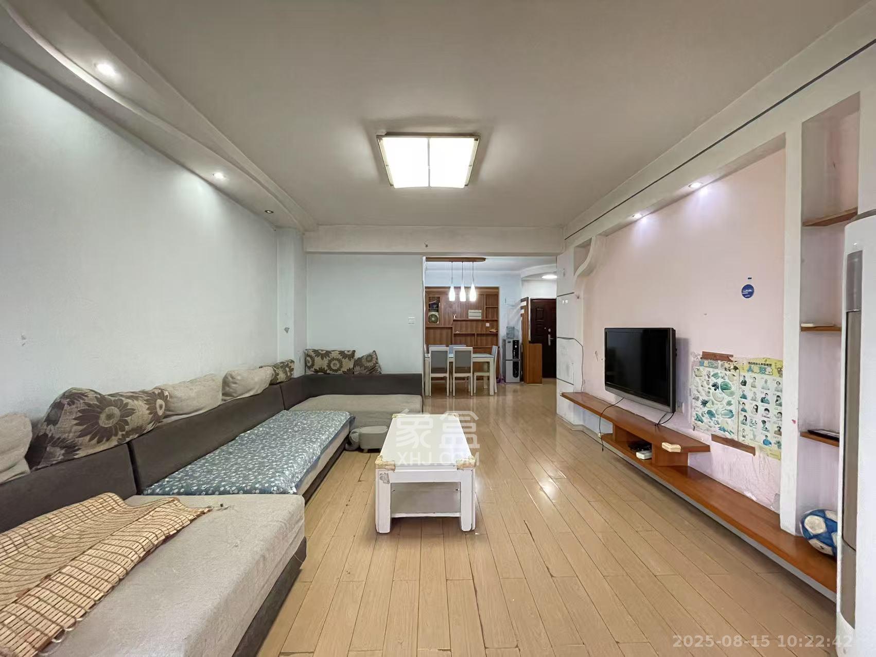 嘉逸名庭  2室2厅1卫    2300.0元/月 嘉逸名庭  2室2厅1卫    2300.0元/月室内图