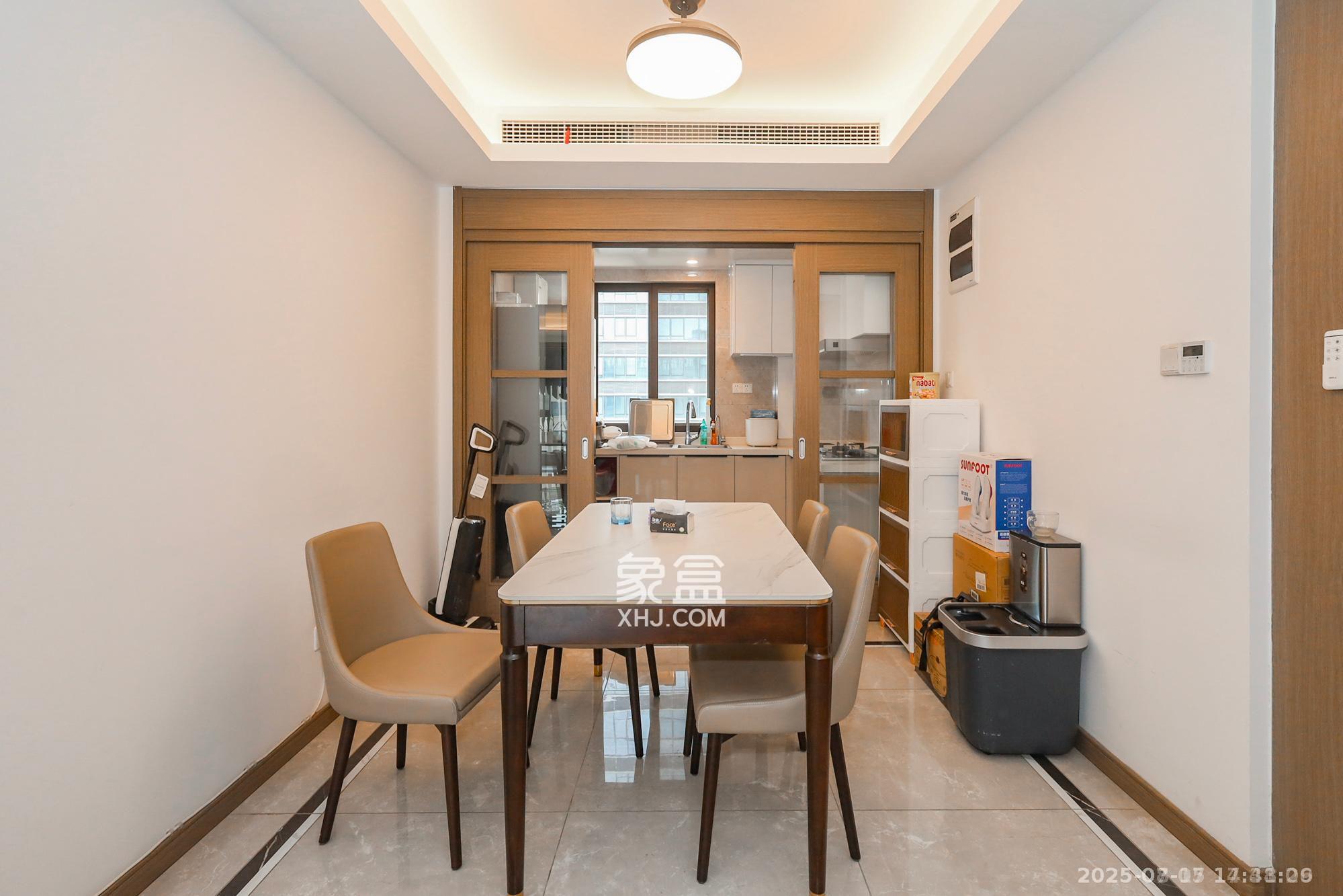 龙湖铂金中心(龙湖春江郦城) 3室2厅2卫 5000.0元/月 龙湖铂金中心(龙湖春江郦城) 3室2厅2卫 5000.0元/月室内图