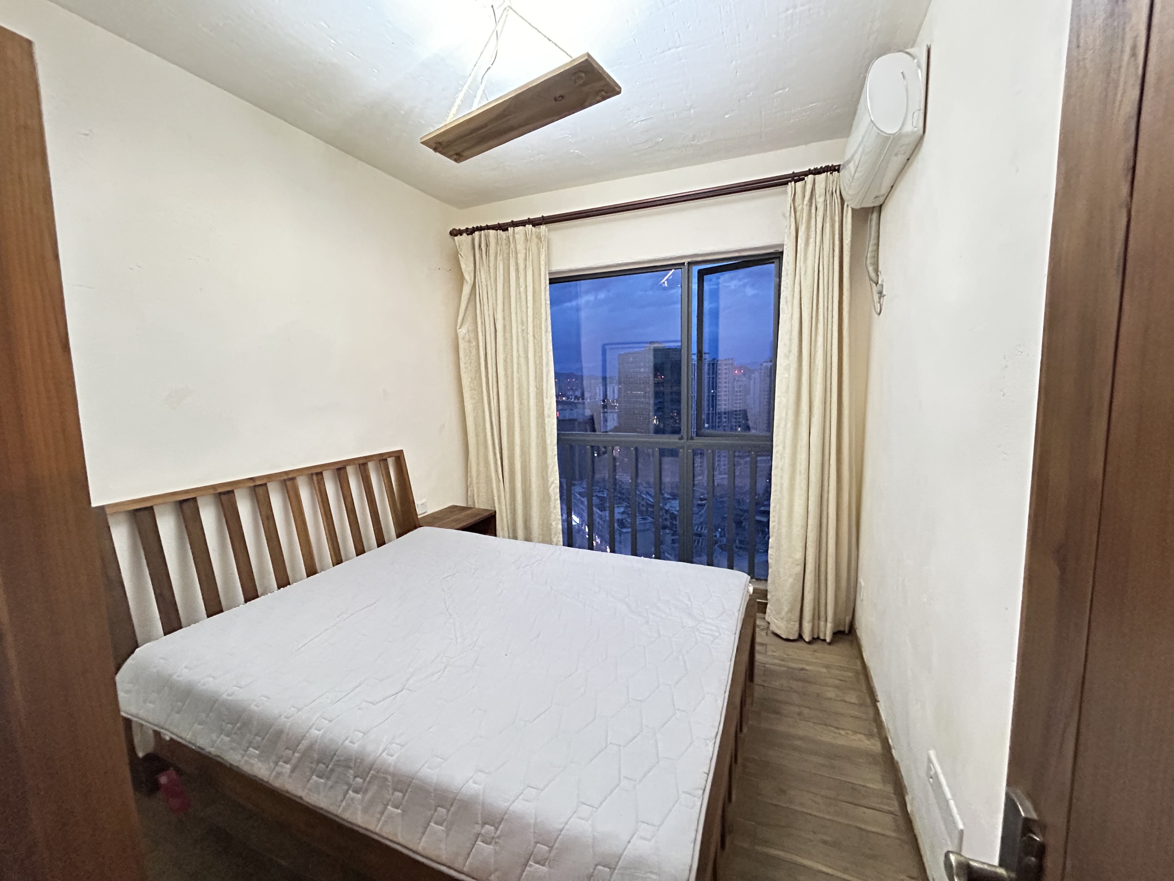 逸臣中央 3室2厅2卫 2000.0元/月 逸臣中央 3室2厅2卫 2000.0元/月室内图