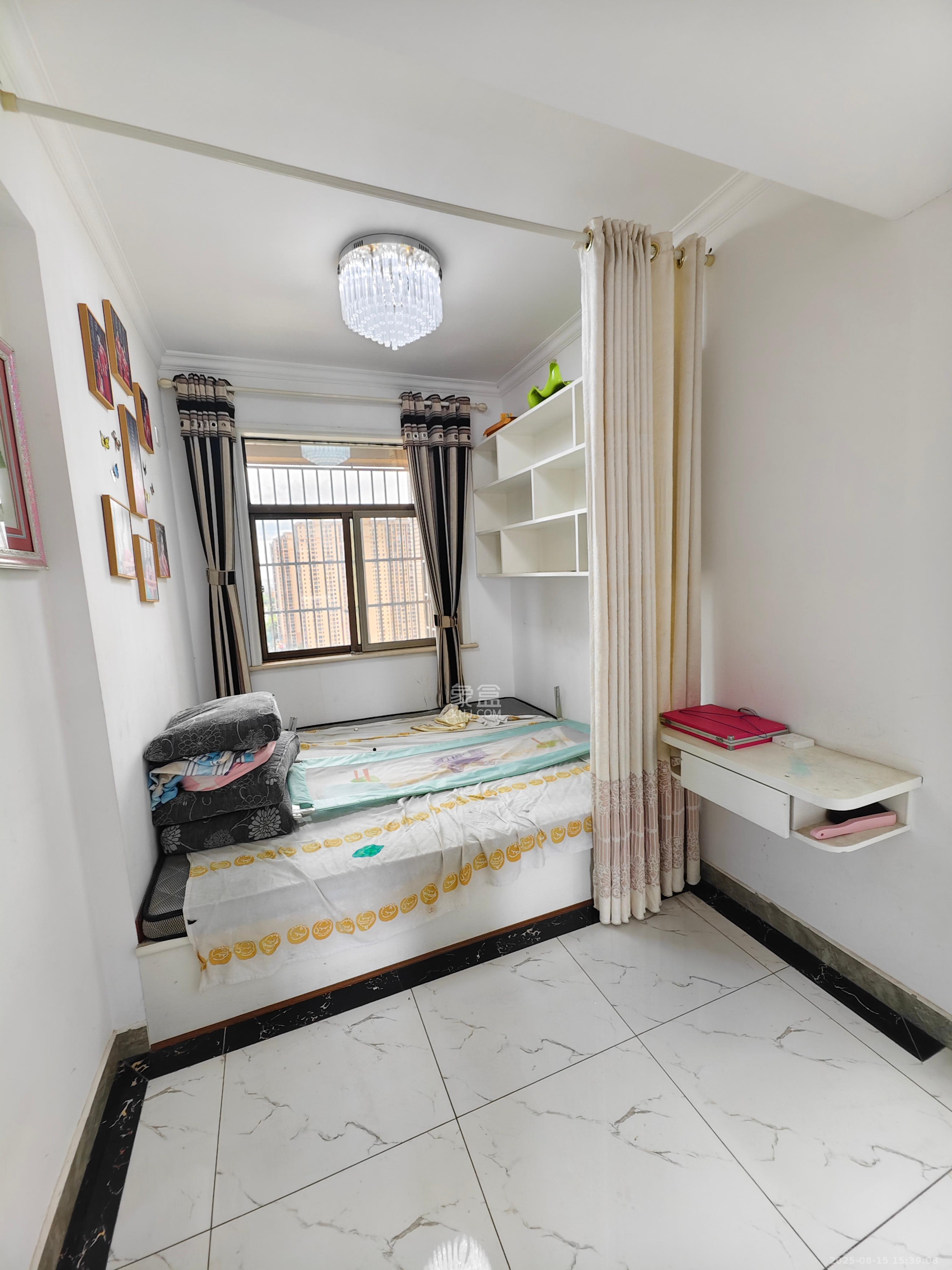 和泉嘉园  3室2厅2卫    2000.0元/月室内图