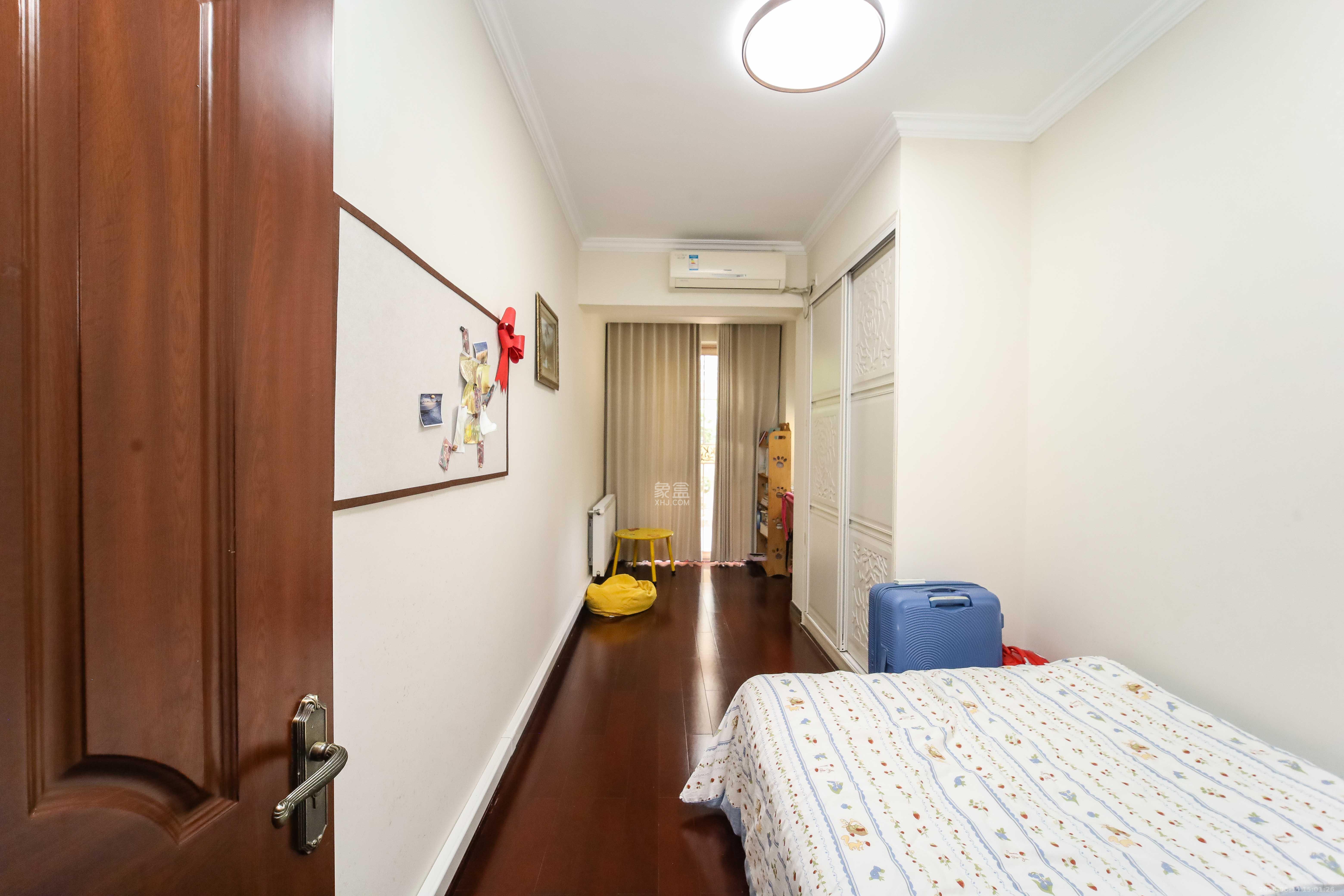 水云间  4室2厅4卫    388.0万 水云间  4室2厅4卫    388.0万卧室