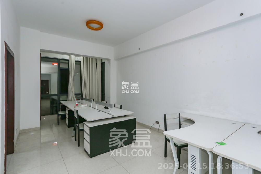 长房时代城  1室1厅1卫    1600.0元/月室内图