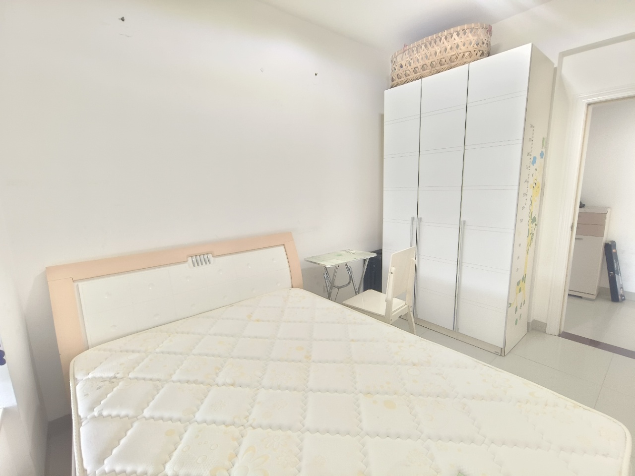 宝源花园 3室2厅1卫 2600.0元/月 宝源花园 3室2厅1卫 2600.0元/月室内图