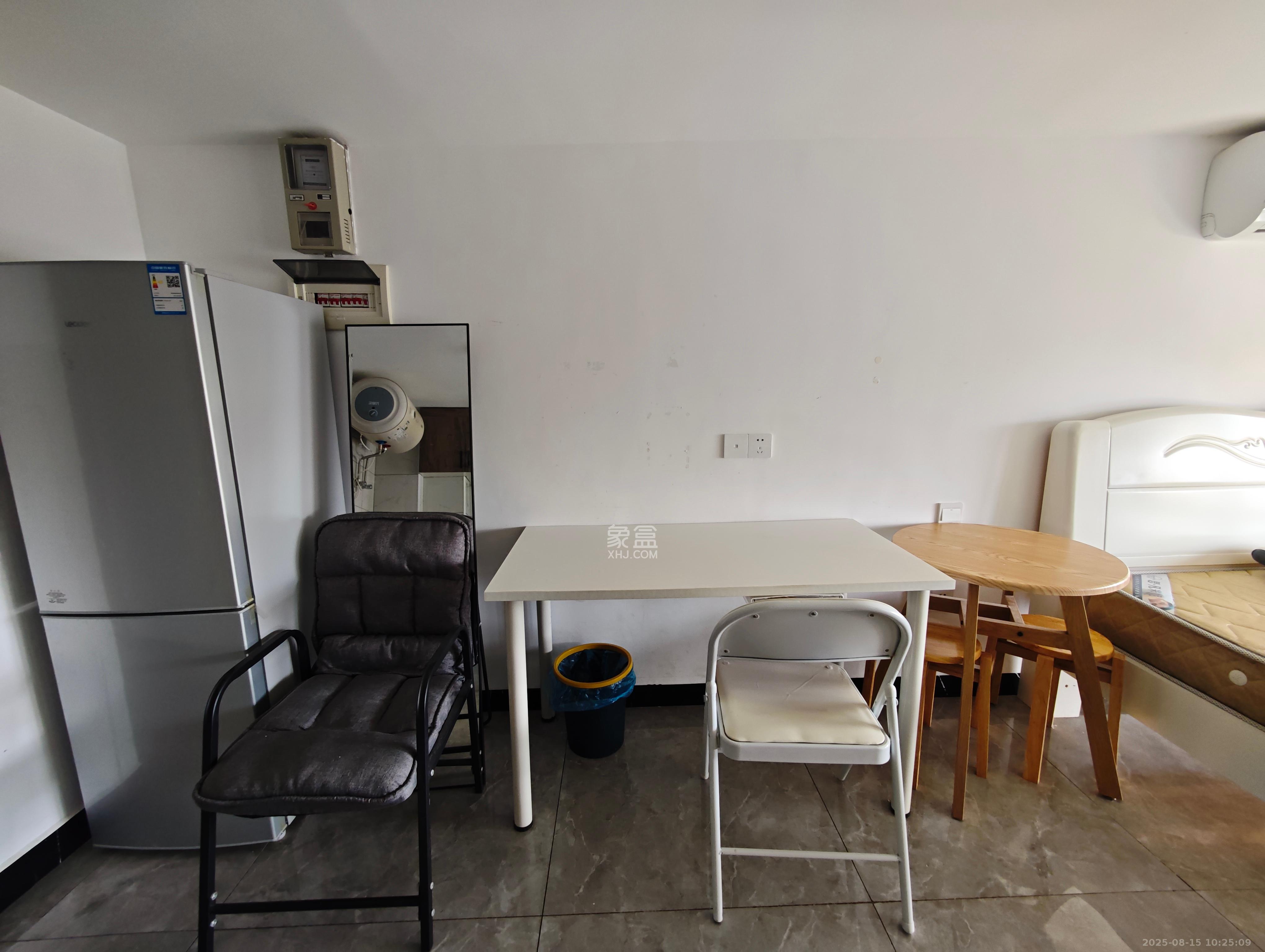 弘坤云寓 1室1厅1卫 1500.0元/月 弘坤云寓 1室1厅1卫 1500.0元/月室内图