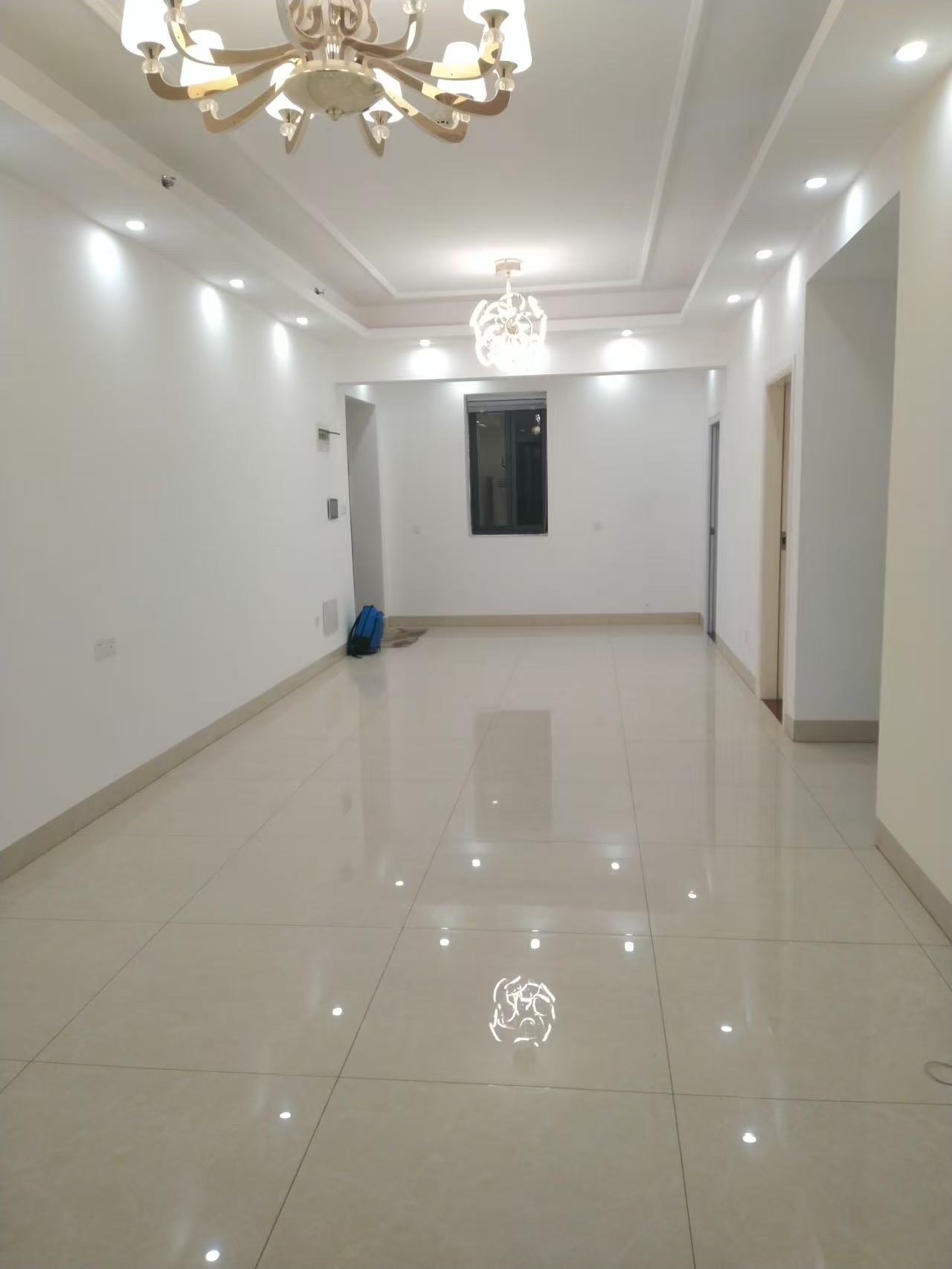 远大购物广场 3室2厅1卫 3000.0元/月 远大购物广场 3室2厅1卫 3000.0元/月室内图