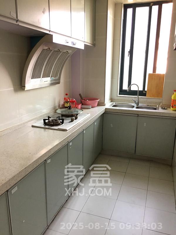 尊邸华庭 4室2厅2卫 2200.0元/月 尊邸华庭 4室2厅2卫 2200.0元/月室内图