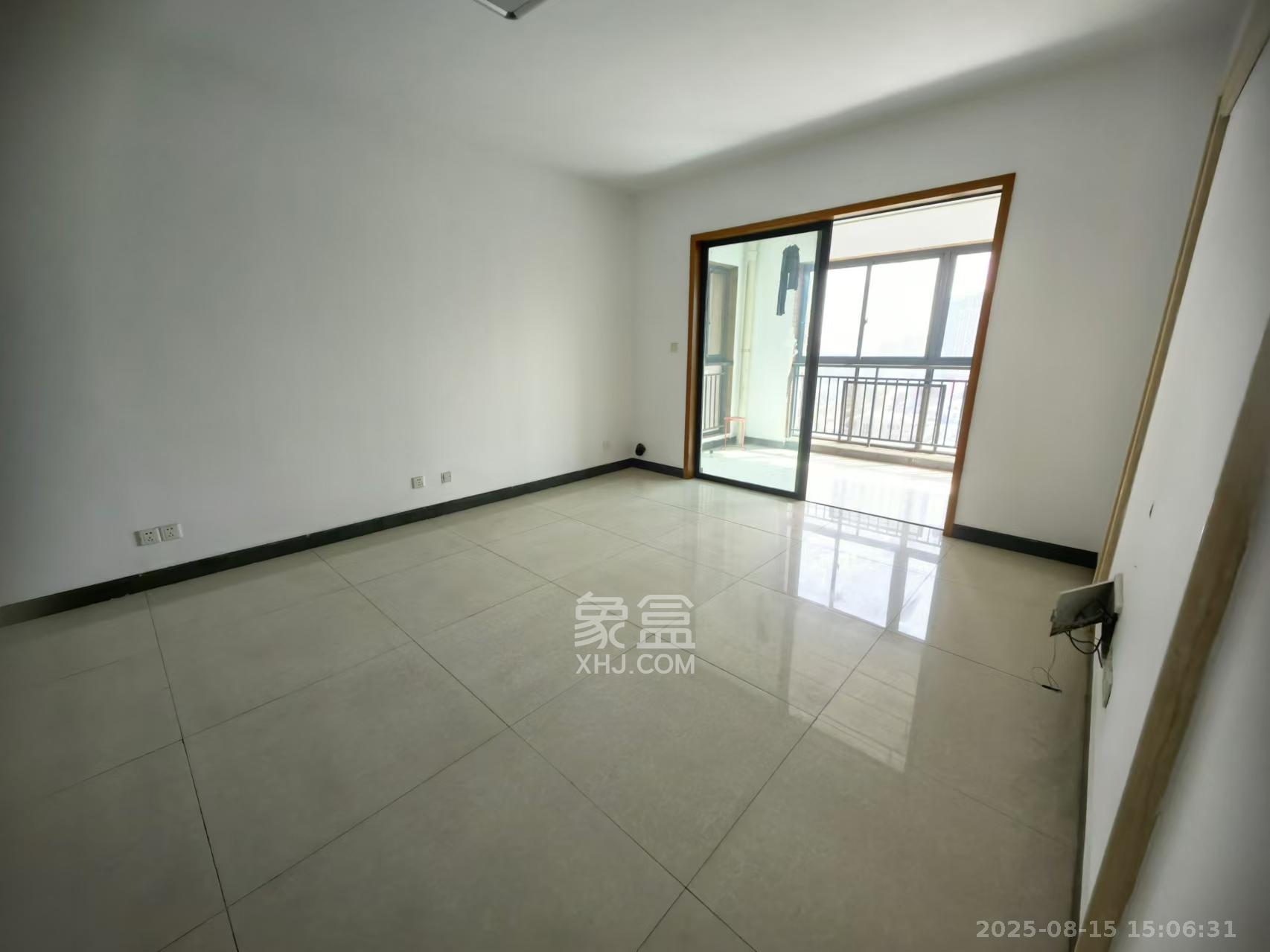 三一街区  4室2厅2卫    2400.0元/月室内图