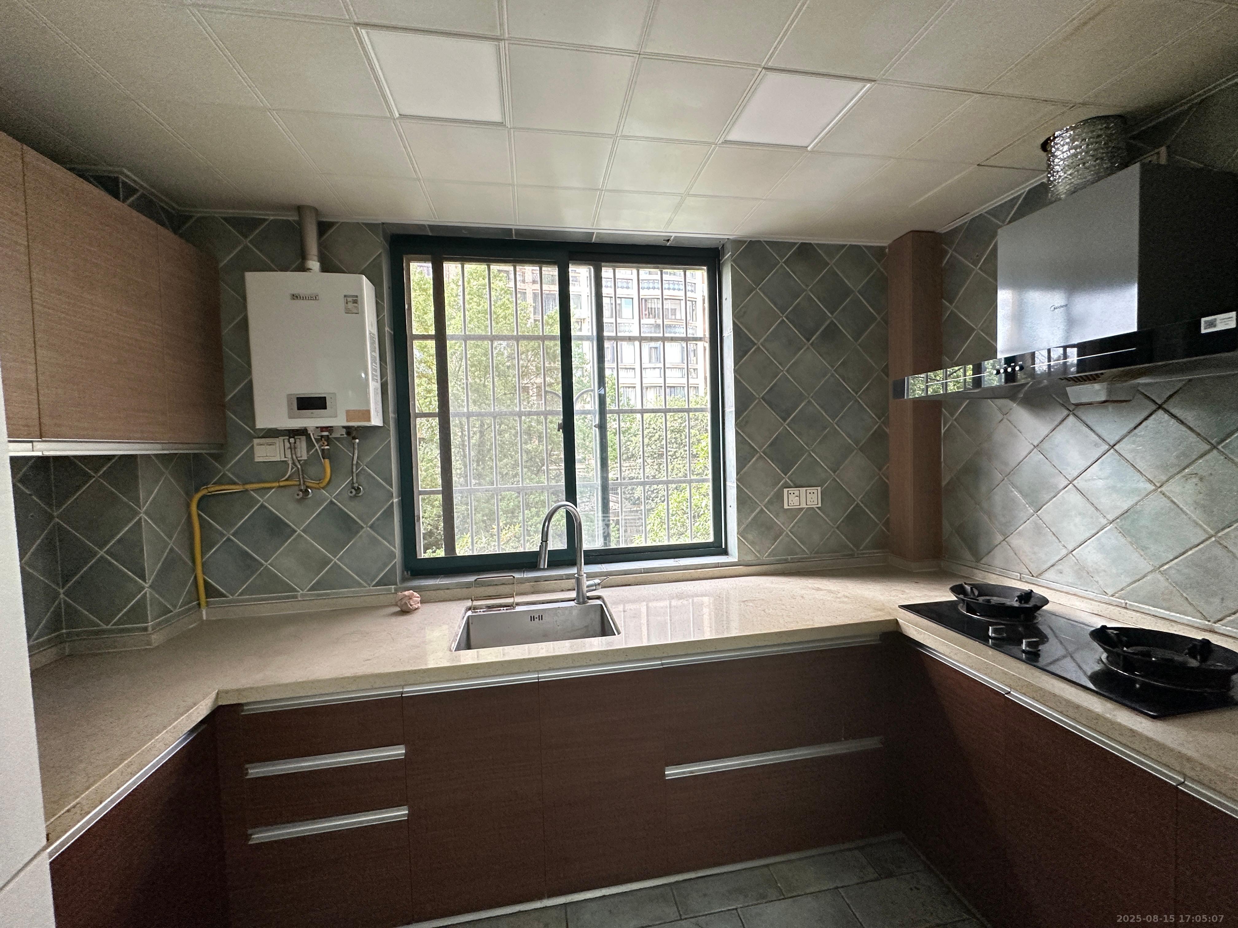 世嘉国际华城 3室2厅1卫 2600.0元/月 世嘉国际华城 3室2厅1卫 2600.0元/月室内图