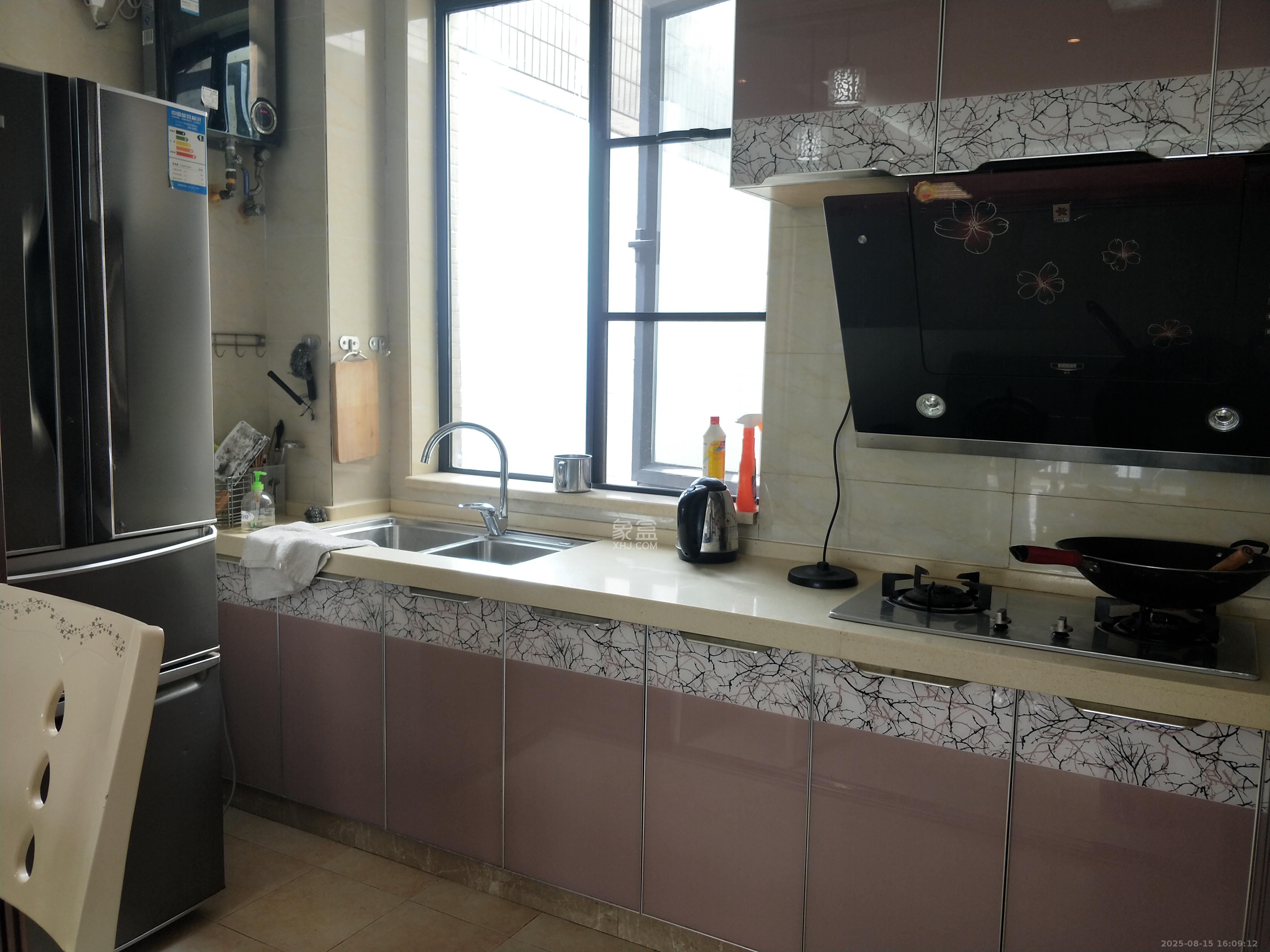 莱茵城 3室2厅1卫 2400.0元/月 莱茵城 3室2厅1卫 2400.0元/月室内图