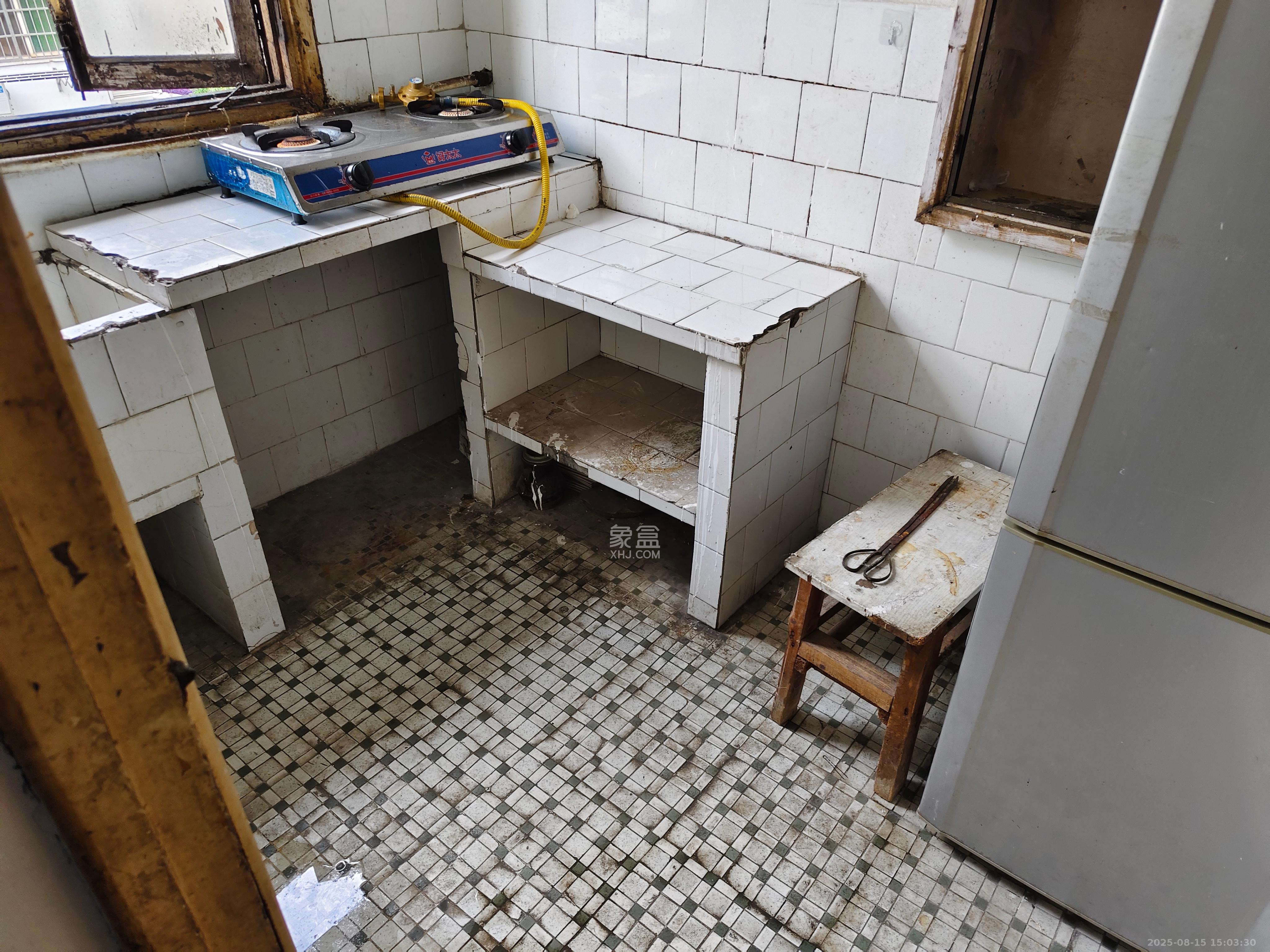 涂家冲社区（涂新小区、农商银行宿舍）  2室1厅1卫    1400.0元/月室内图