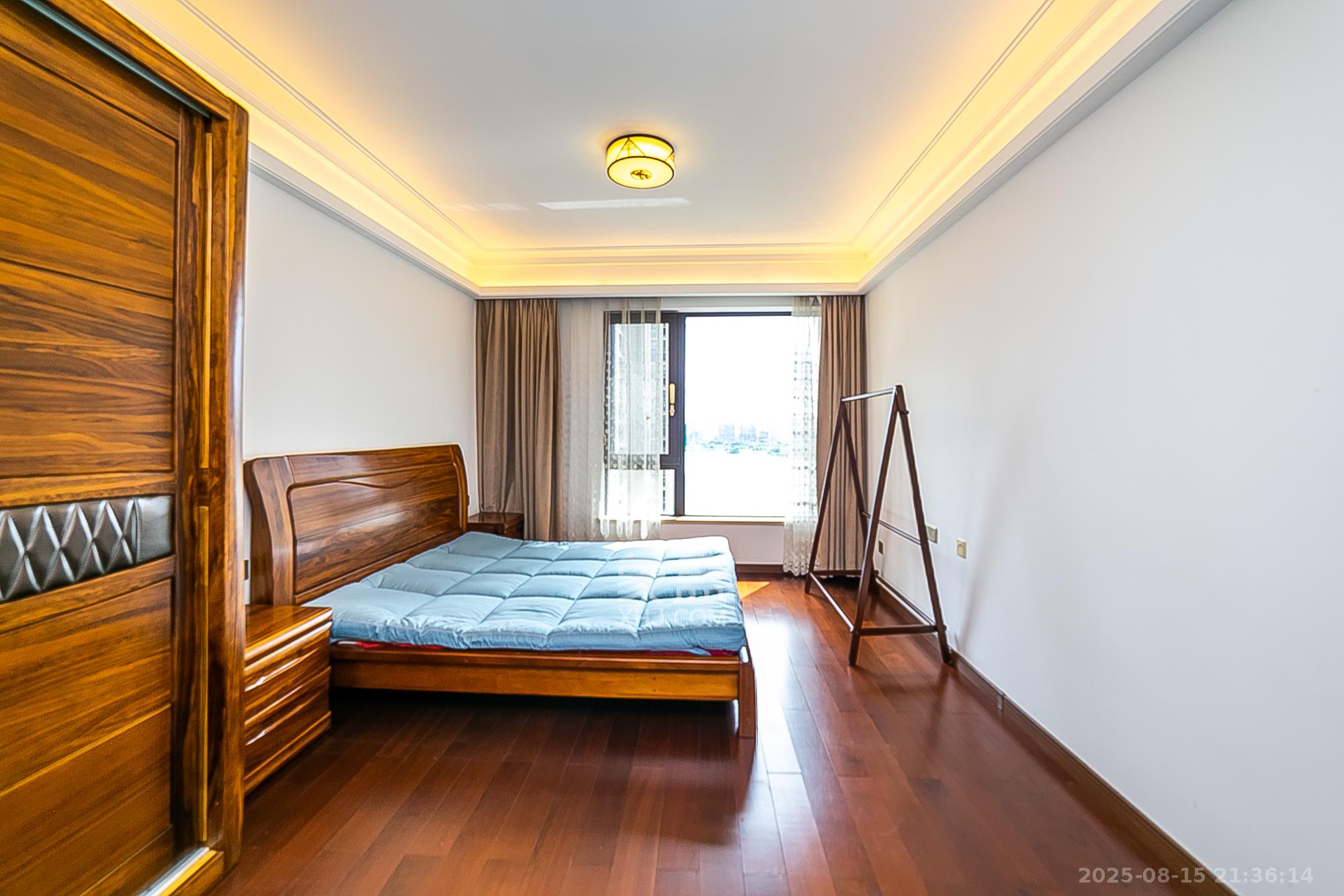 万科紫台  3室2厅2卫    228.0万 万科紫台  3室2厅2卫    228.0万卧室