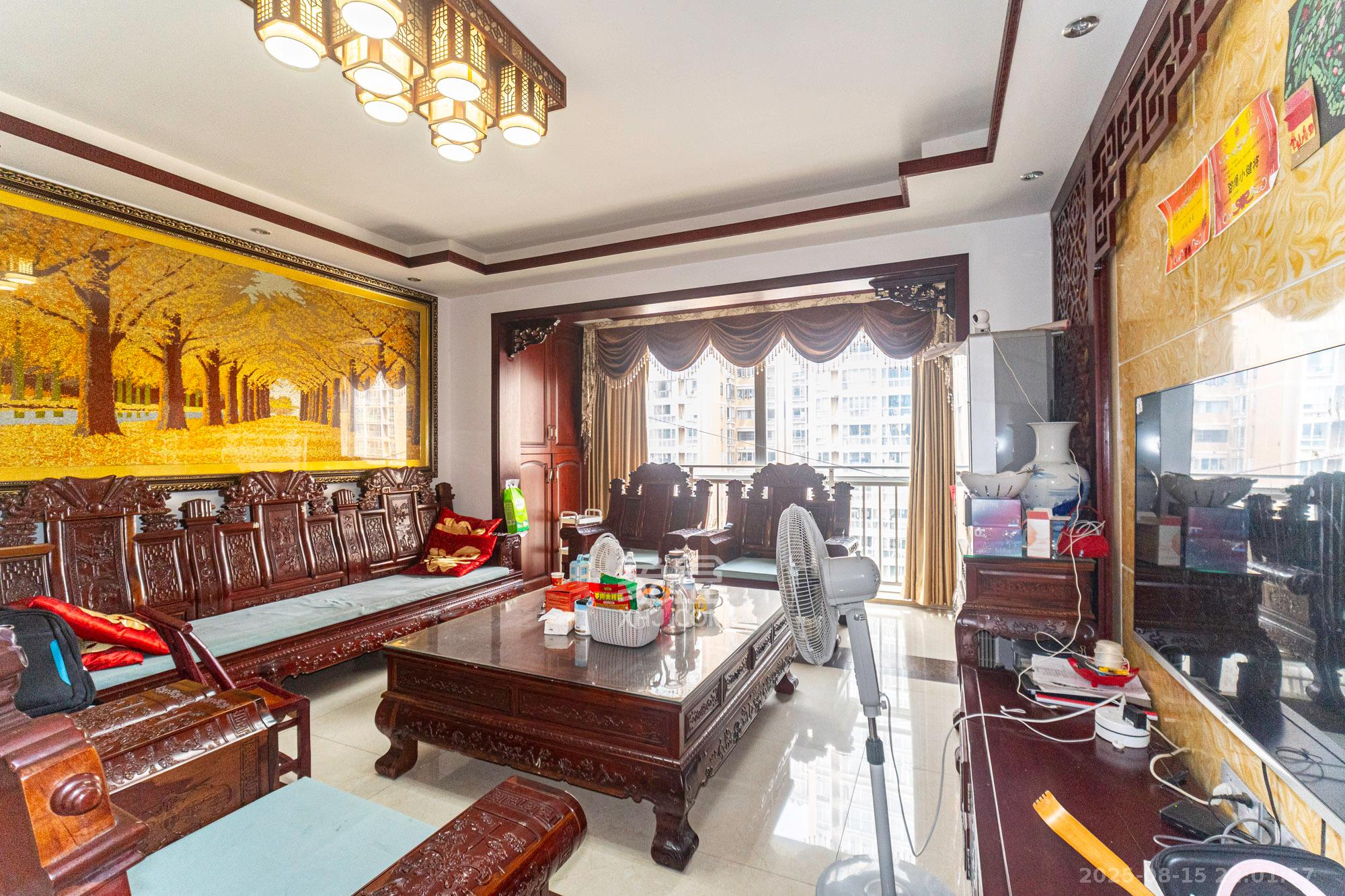 恒广国际景园一二区  4室2厅2卫    131.0万 恒广国际景园一二区  4室2厅2卫    131.0万客厅