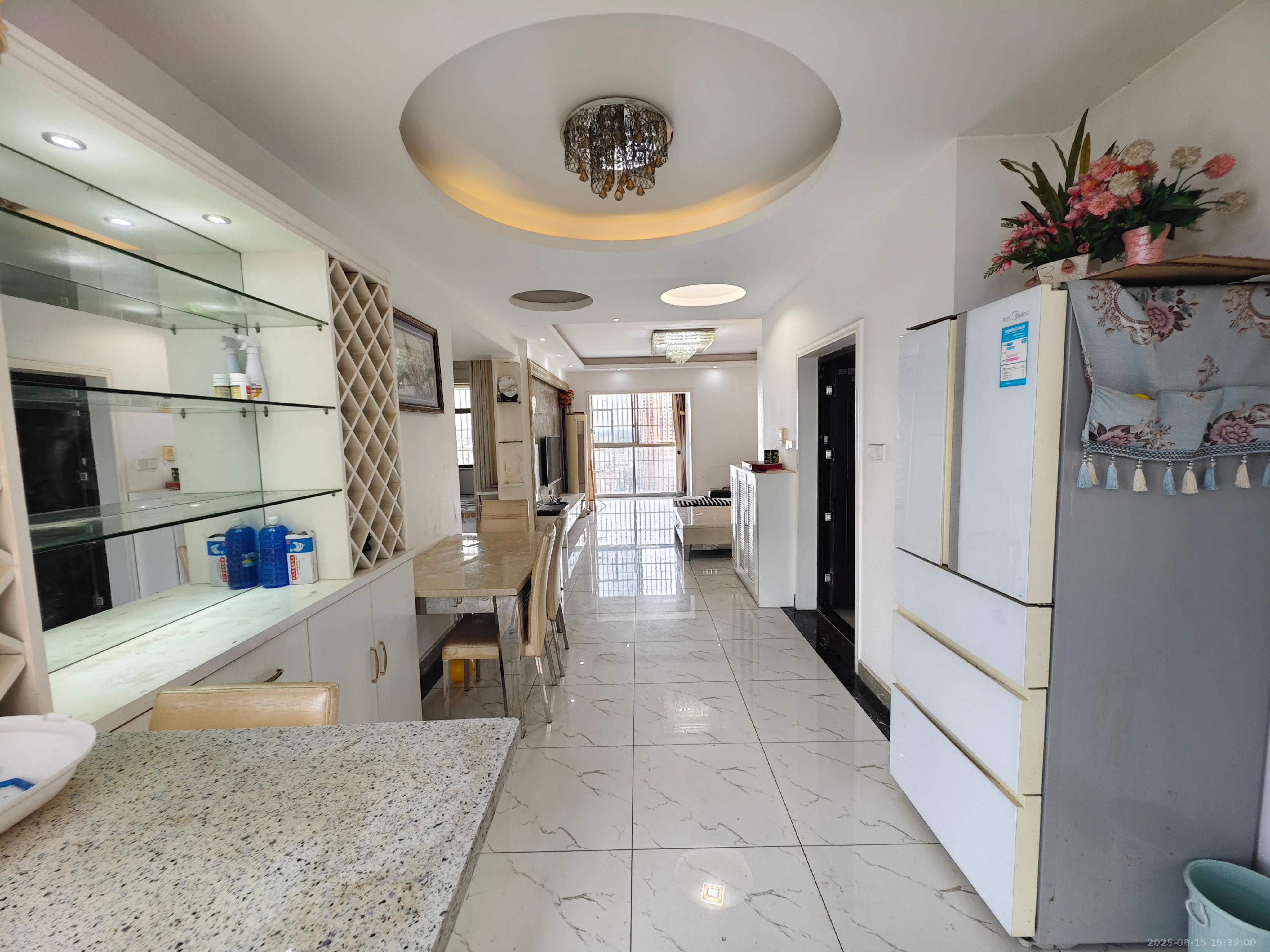 和泉嘉园  3室2厅2卫    2000.0元/月 和泉嘉园  3室2厅2卫    2000.0元/月室内图