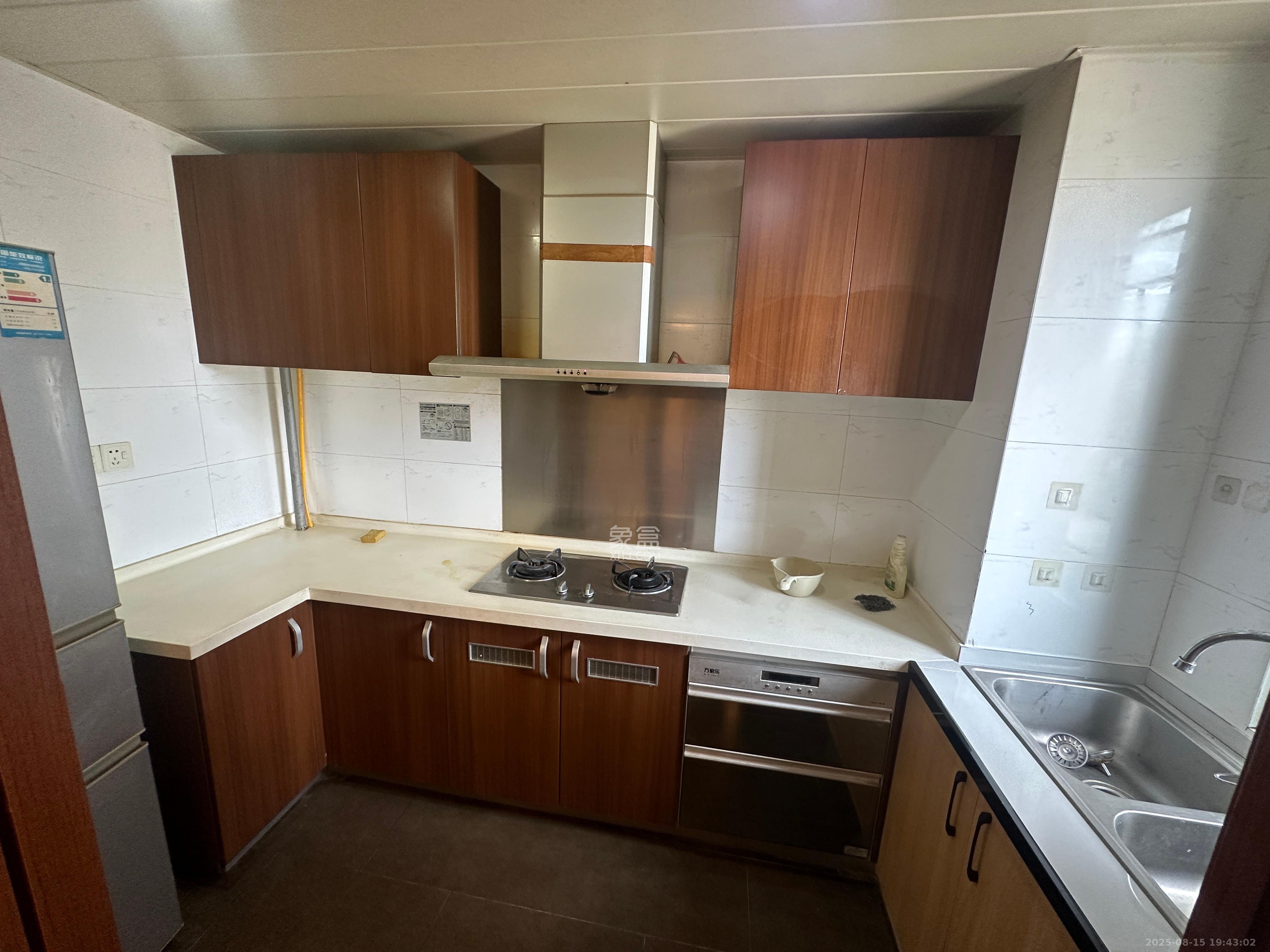 万科金域华府一期  3室2厅2卫    2800.0元/月 万科金域华府一期  3室2厅2卫    2800.0元/月室内图