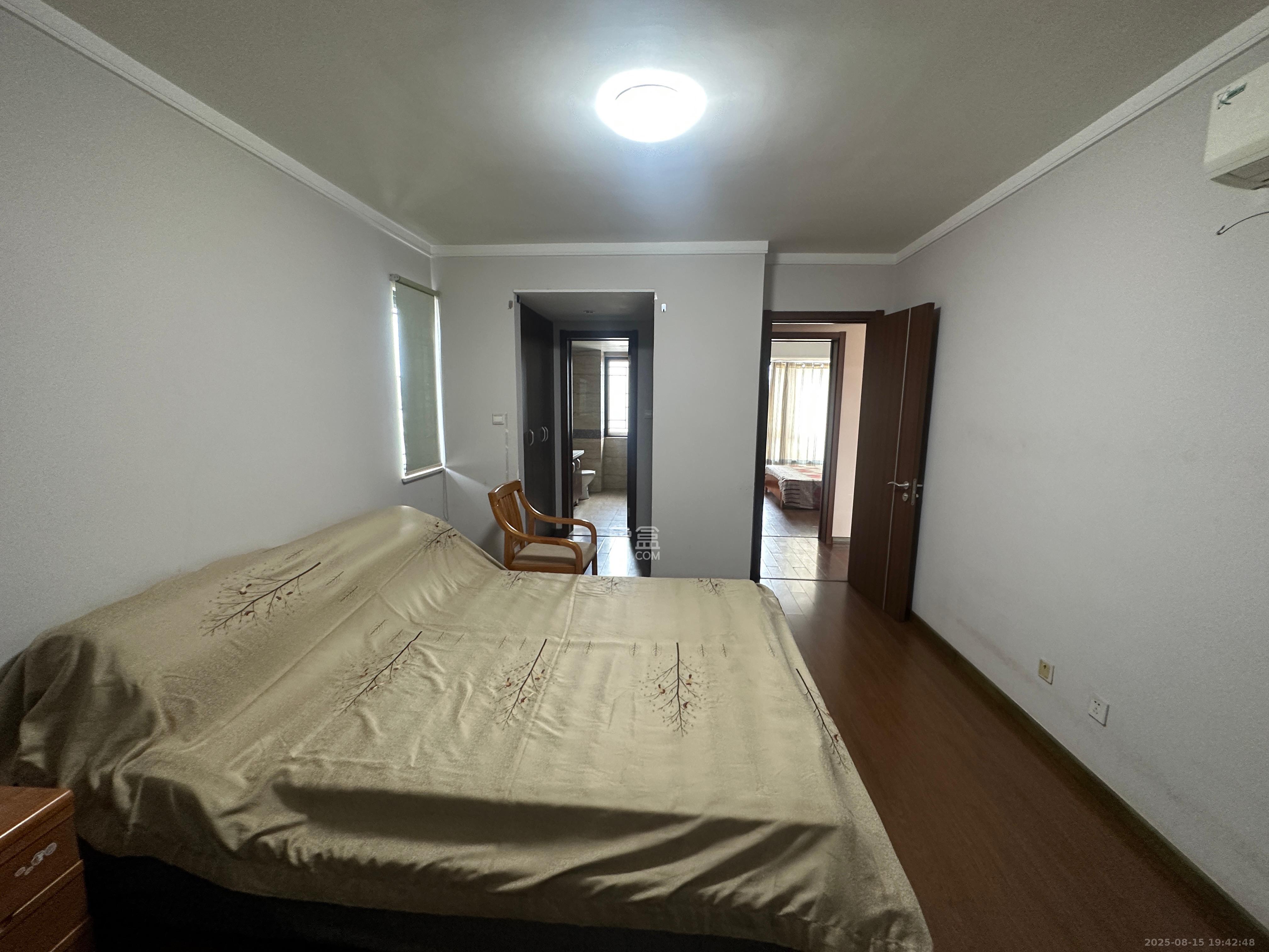 万科金域华府一期  3室2厅2卫    2800.0元/月 万科金域华府一期  3室2厅2卫    2800.0元/月室内图