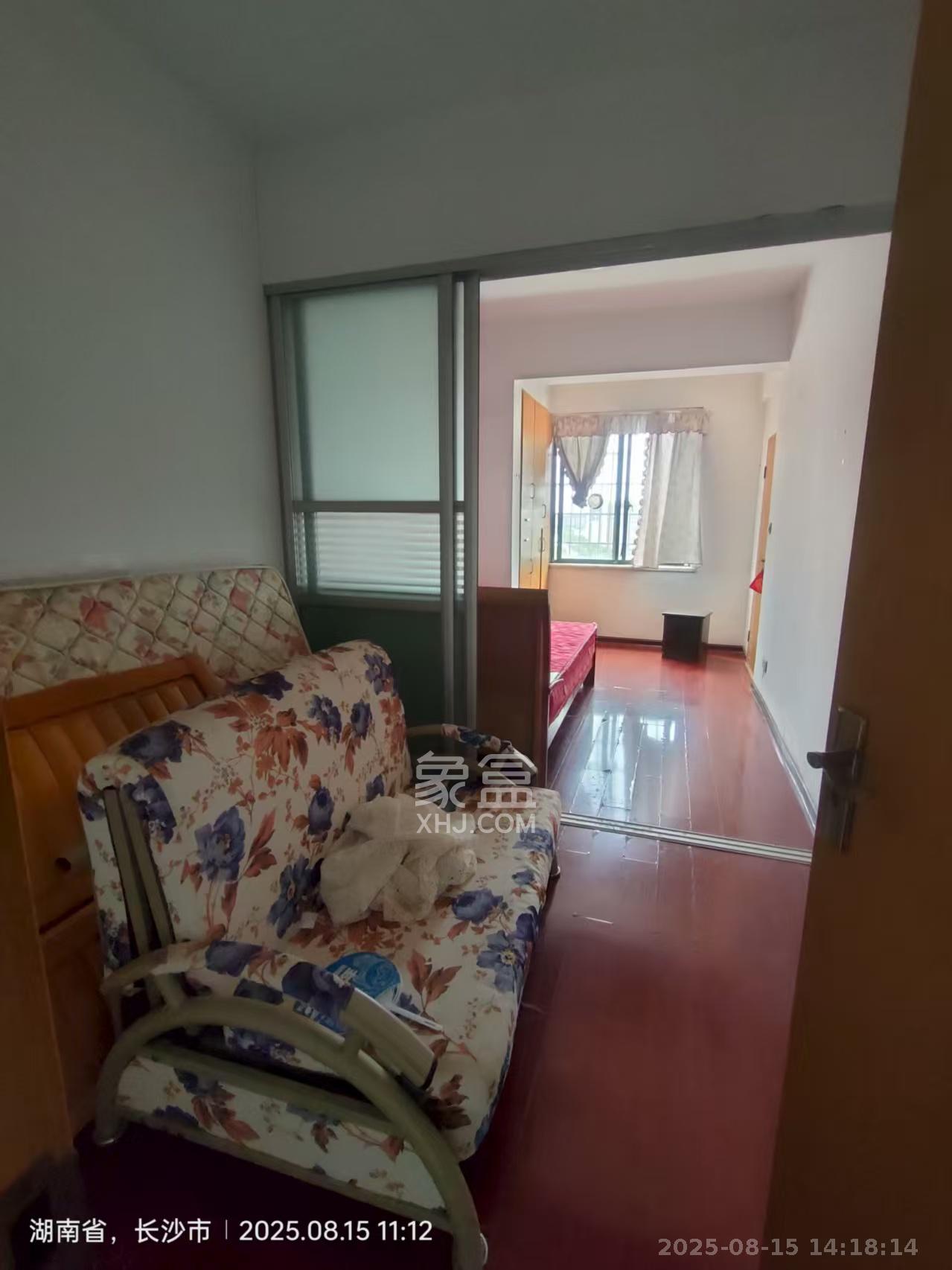 天城湖光山色 3室2厅2卫 2400.0元/月 天城湖光山色 3室2厅2卫 2400.0元/月室内图